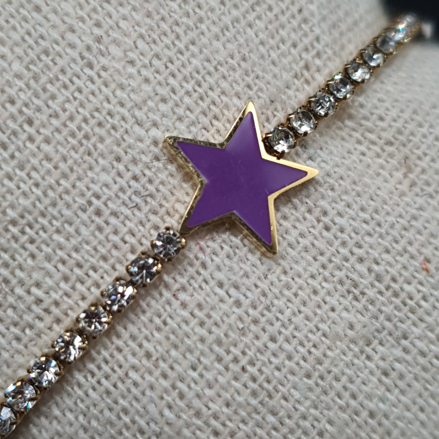 Bracelet doré acier inoxydable maille sertie de strass blancs et pendentif étoile émaillée violette