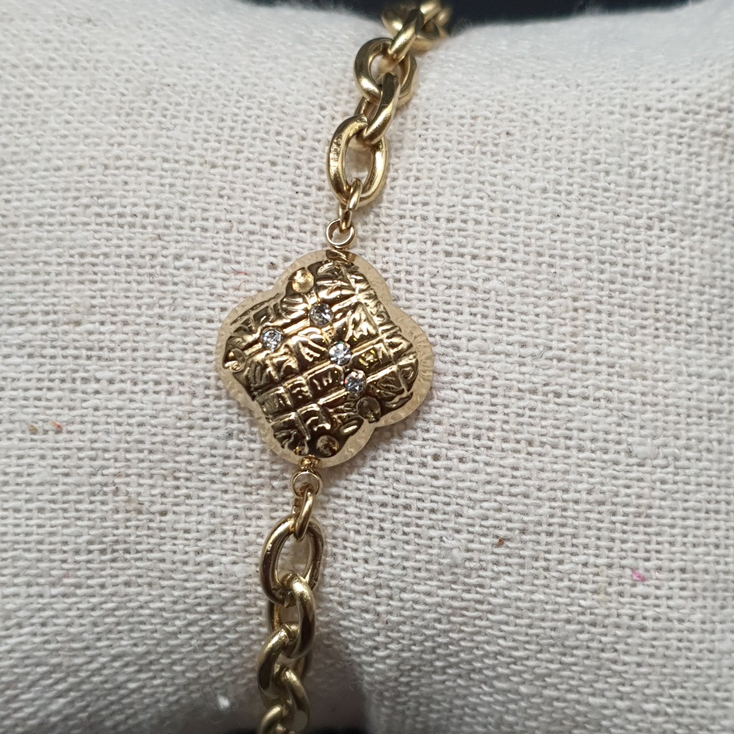 Bracelet acier inoxydable doré grosse maille forçat et pendentif trèfle doré satiné
