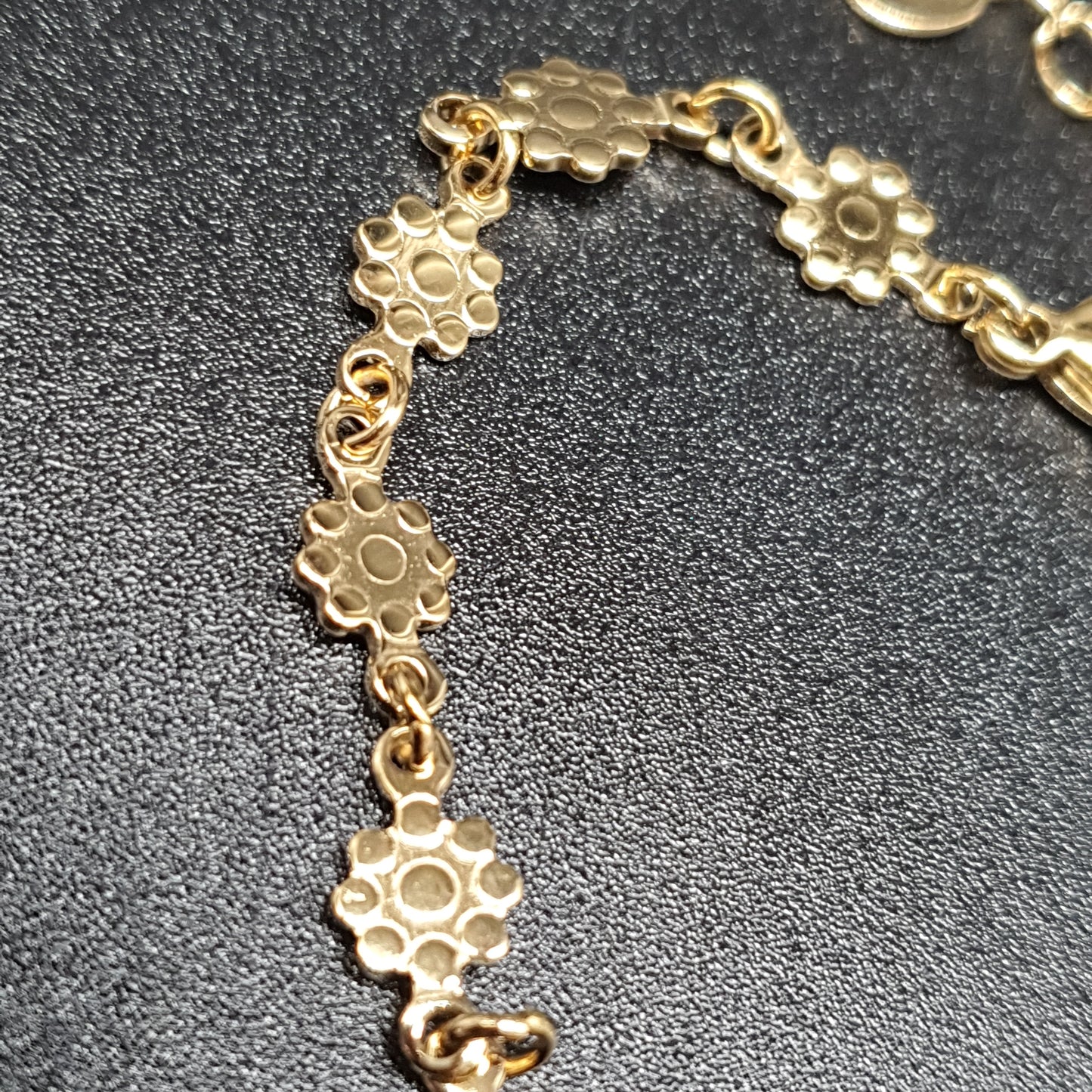 Bracelet chaîne acier doré fleurs fantaisie – Lilas de Seine