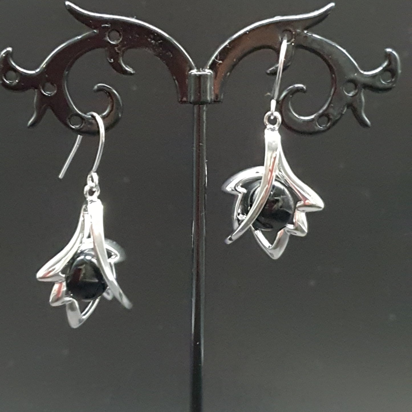 Parure collier boucles d'oreilles pendants double chaîne câble métallique argenté pendentif feuille pierre onyx oeil de chat