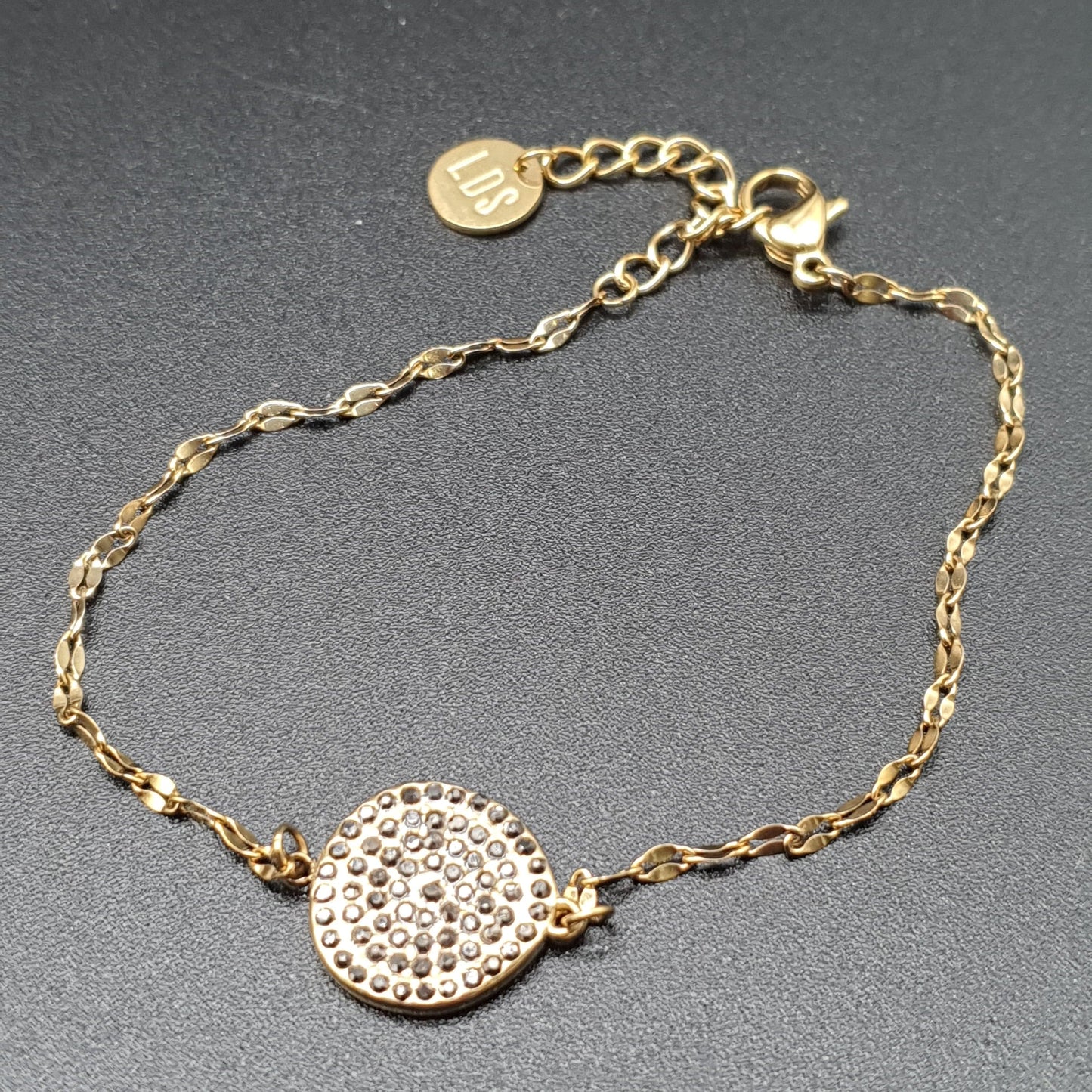 Bracelet acier doré fine chaîne maille fantaisie torsadée pièce métal doré strass