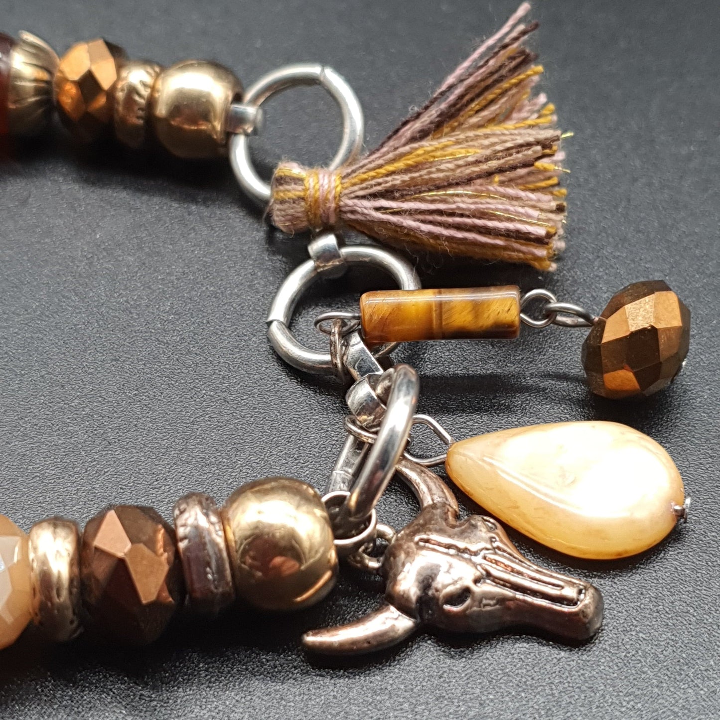 Bracelet élastique perles facettées doré pampille cœur et aile d’ange