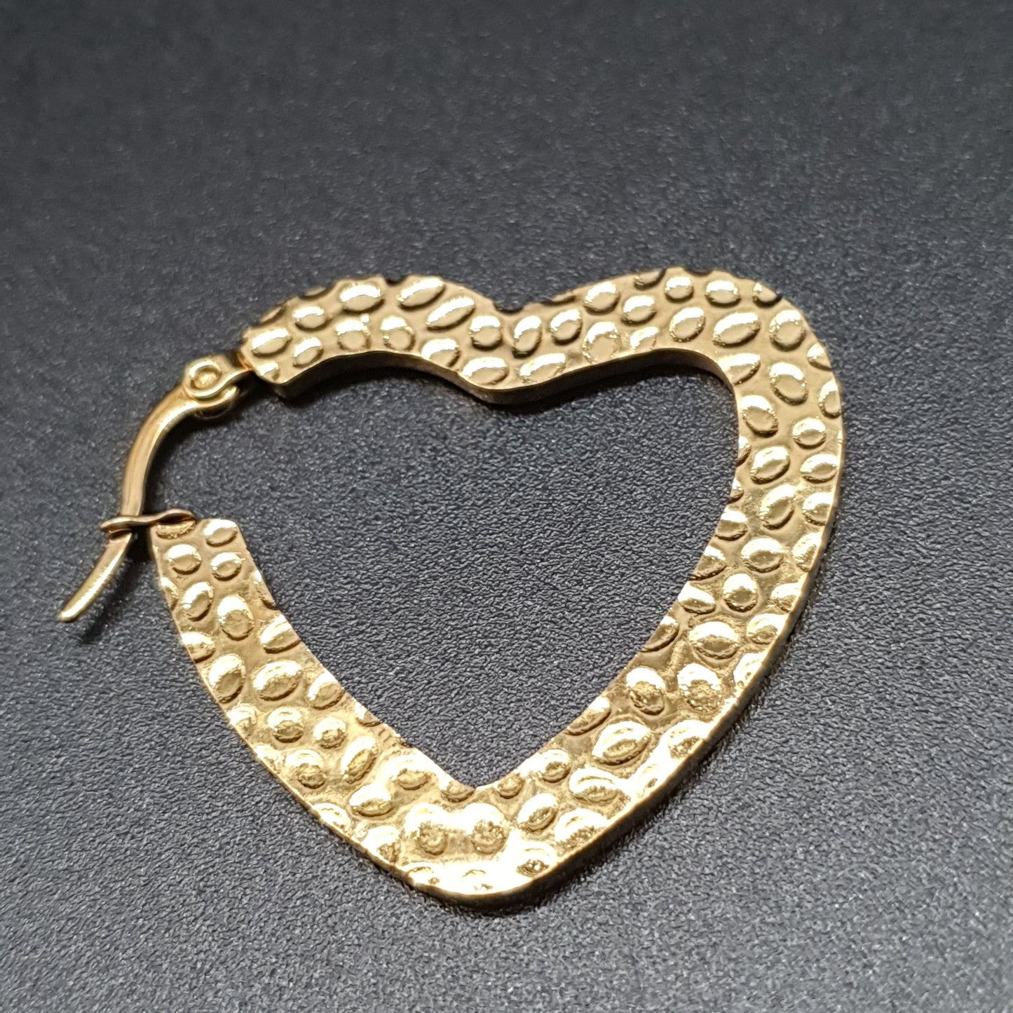 Boucles d’oreilles créoles cœur acier inoxydable doré ajouré – 35 mm