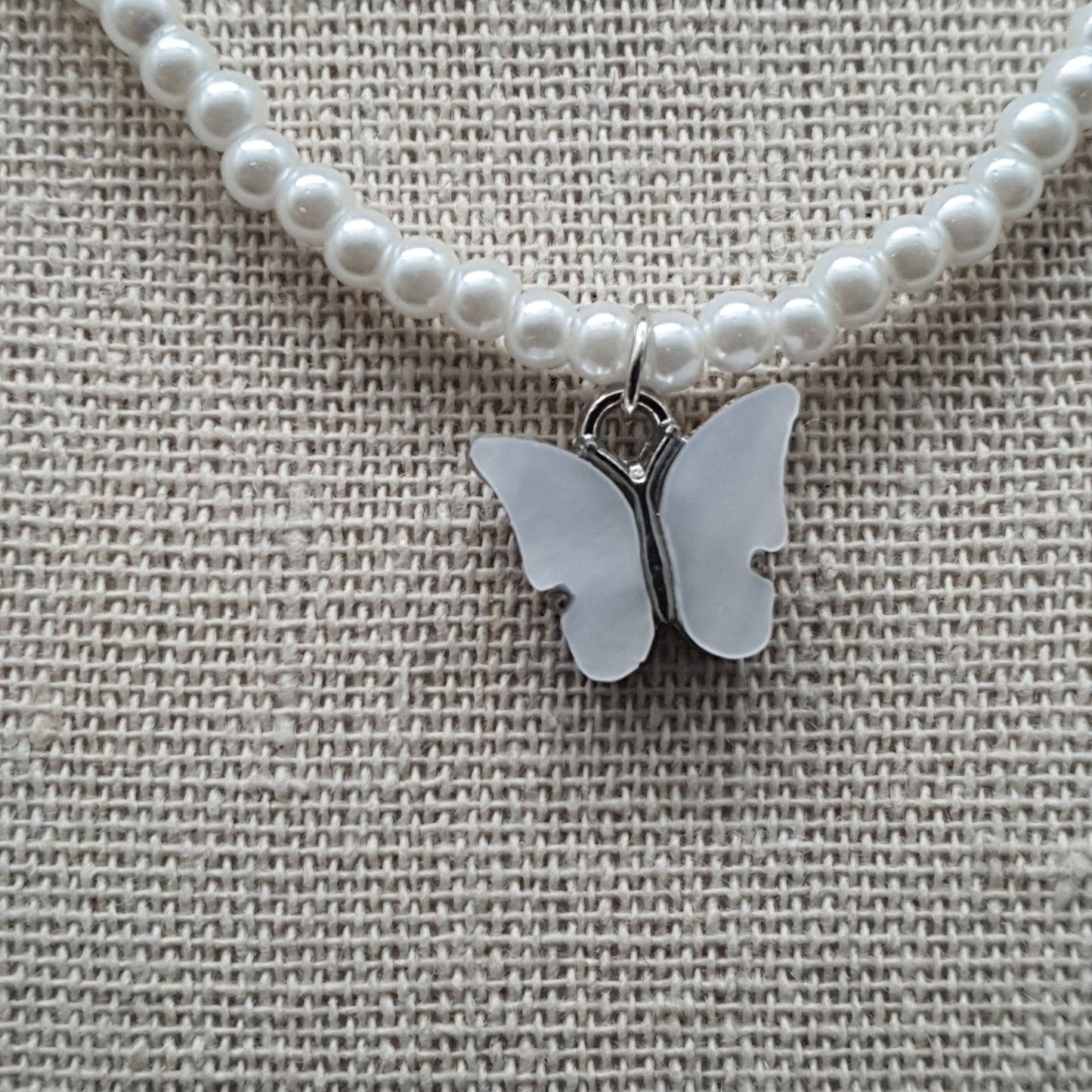 Collier perles eau douce et pendentif papillon nacre – acier inoxydable argenté