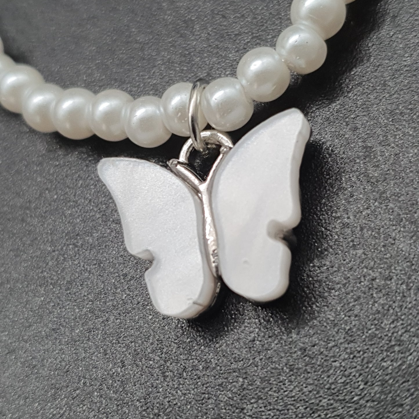 Collier perles eau douce et pendentif papillon nacre – acier inoxydable argenté
