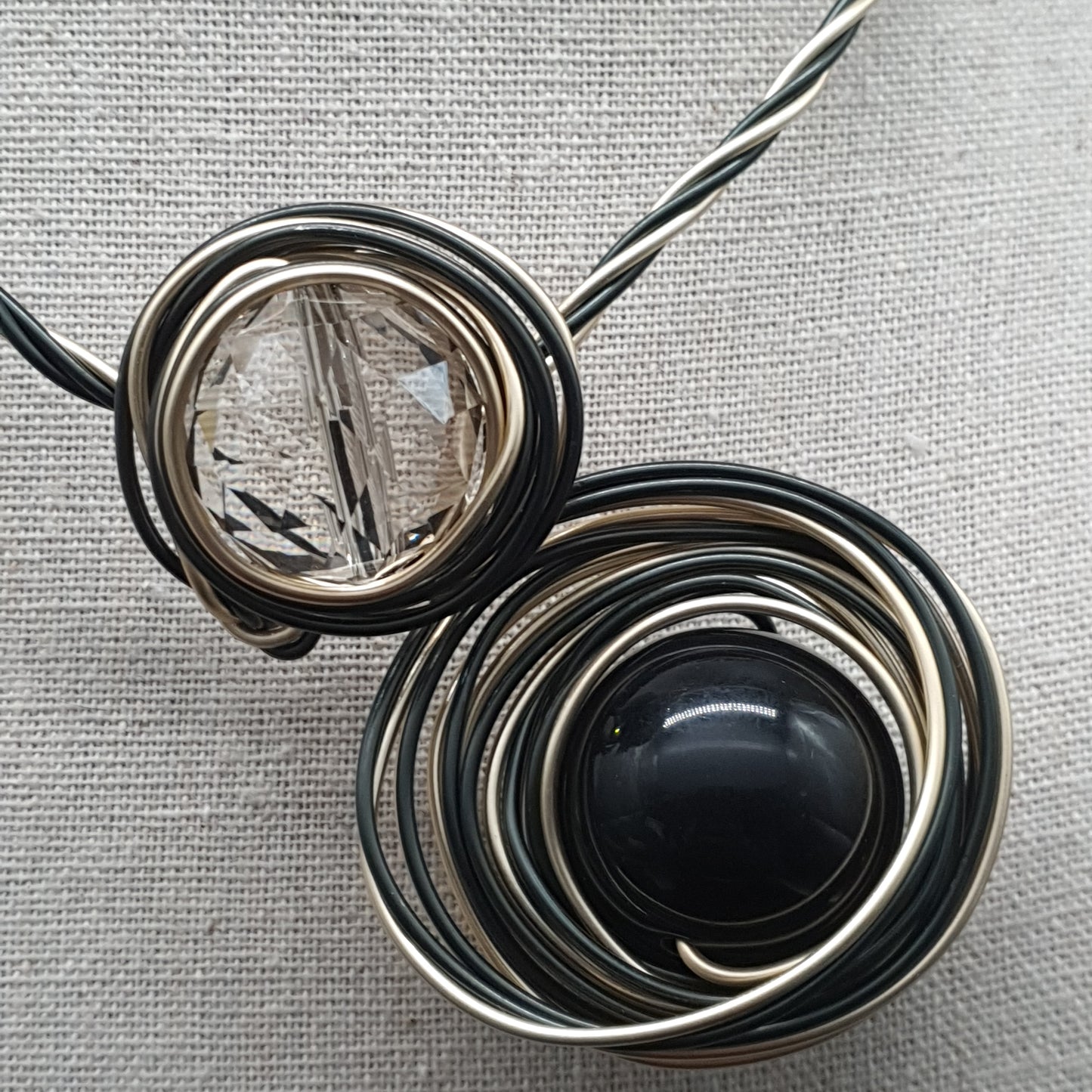 Collier modulable multi-positions – câbles torsadés & spirale métal, perle centrale
