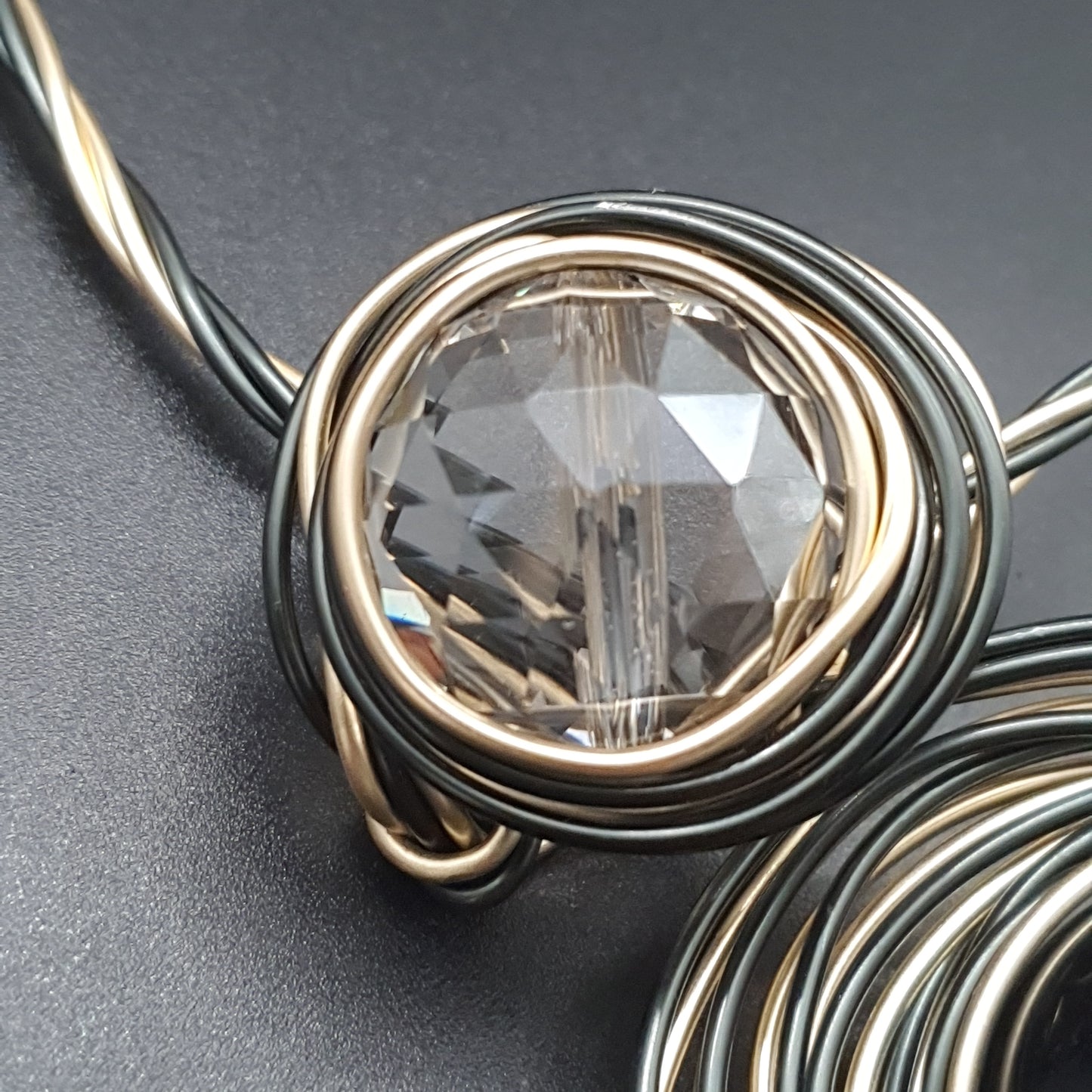 Collier modulable multi-positions – câbles torsadés & spirale métal, perle centrale