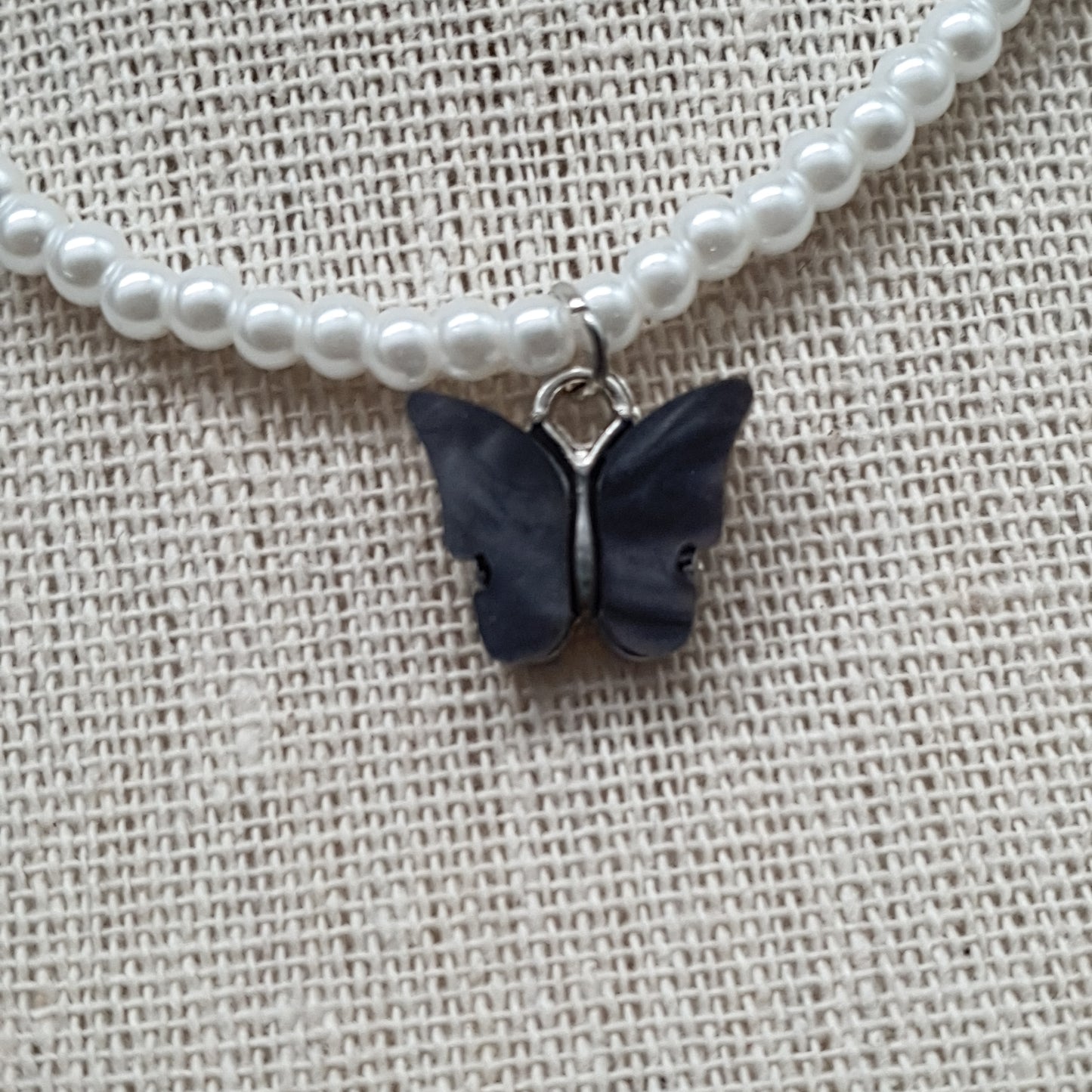 Collier perles eau douce et pendentif papillon nacre – acier inoxydable argenté
