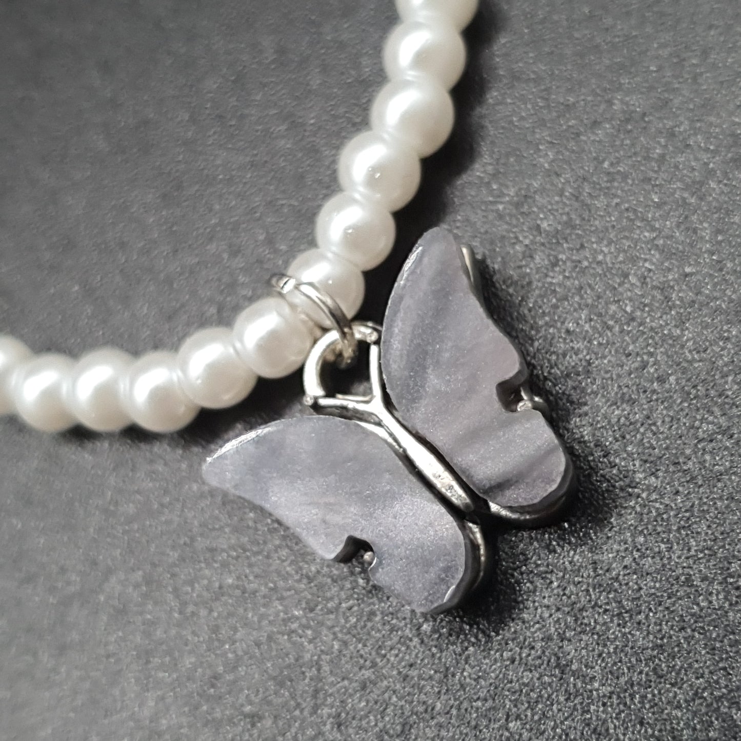 Collier perles eau douce et pendentif papillon nacre – acier inoxydable argenté
