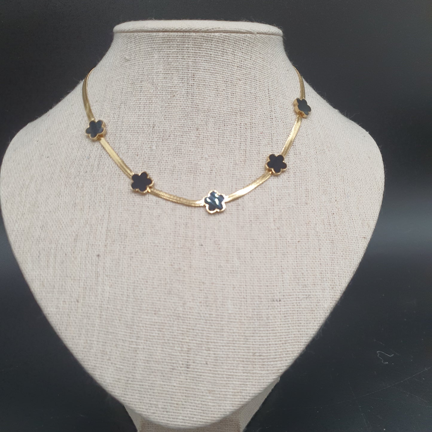 Collier acier inoxydable doré maille miroir fleurs dorées nacre ou noir