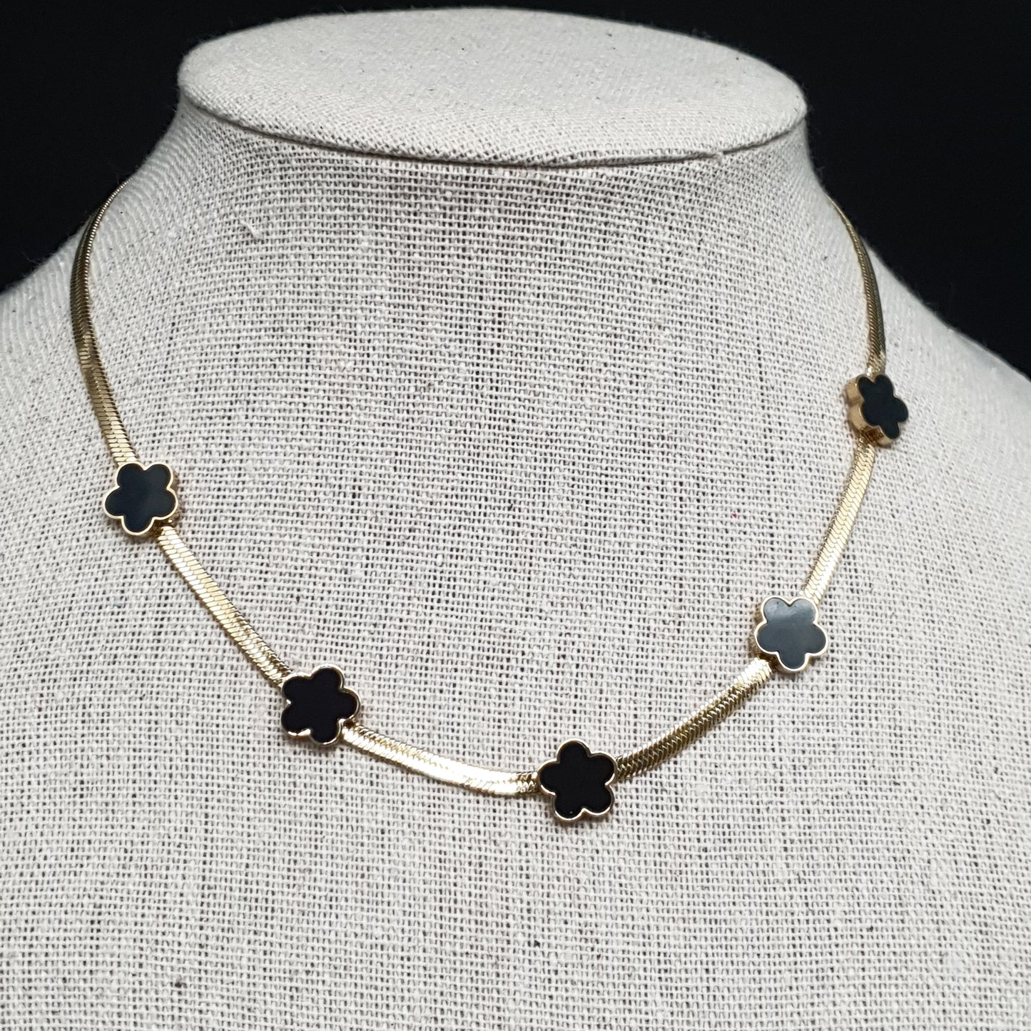 Collier acier inoxydable doré maille miroir fleurs dorées nacre ou noir