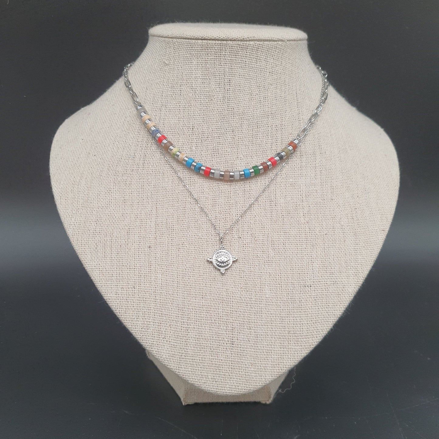 Collier double chaîne perlée acier inoxydable doré ou argenté avec médaillon fin œil mystique