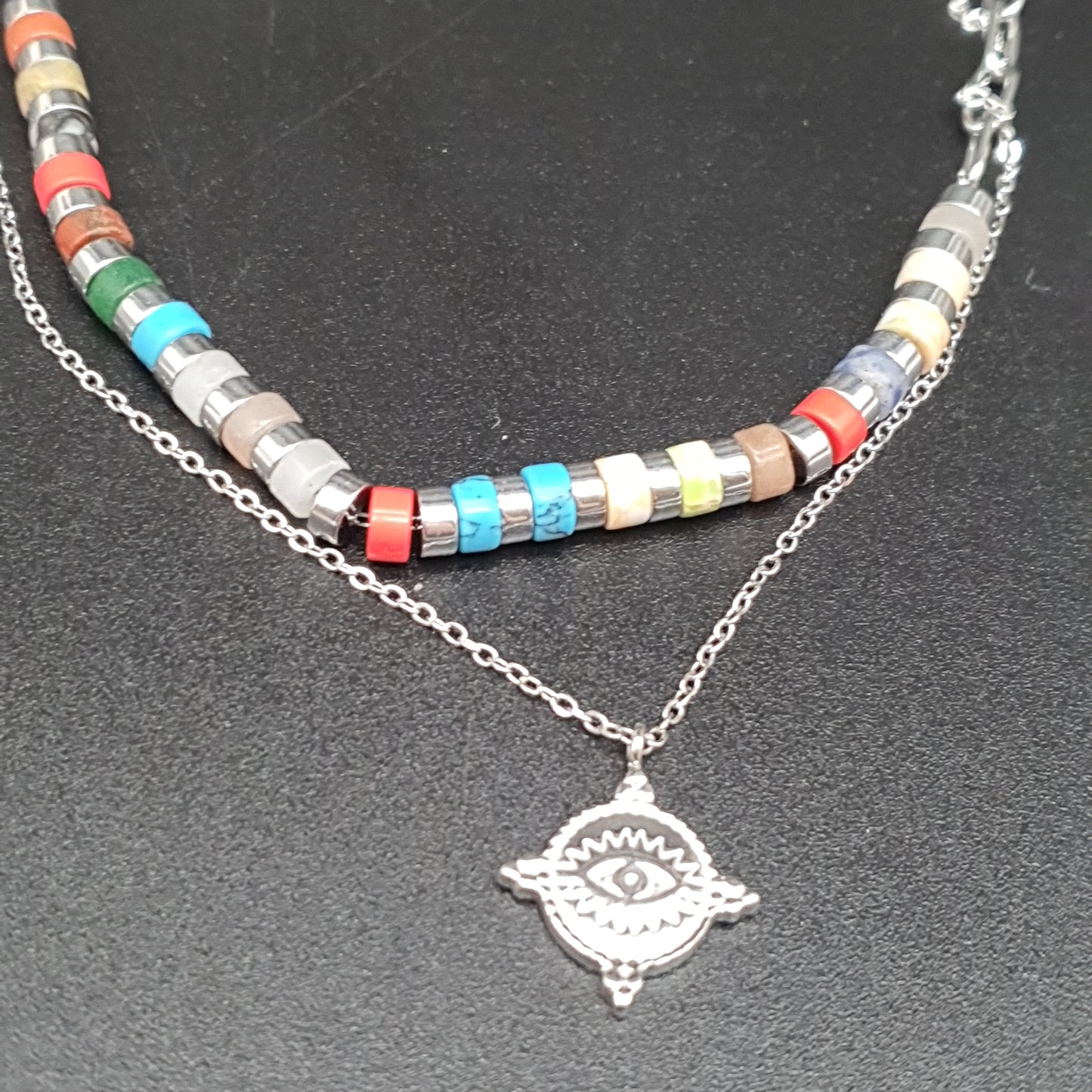 Collier double chaîne perlée acier inoxydable doré ou argenté avec médaillon fin œil mystique
