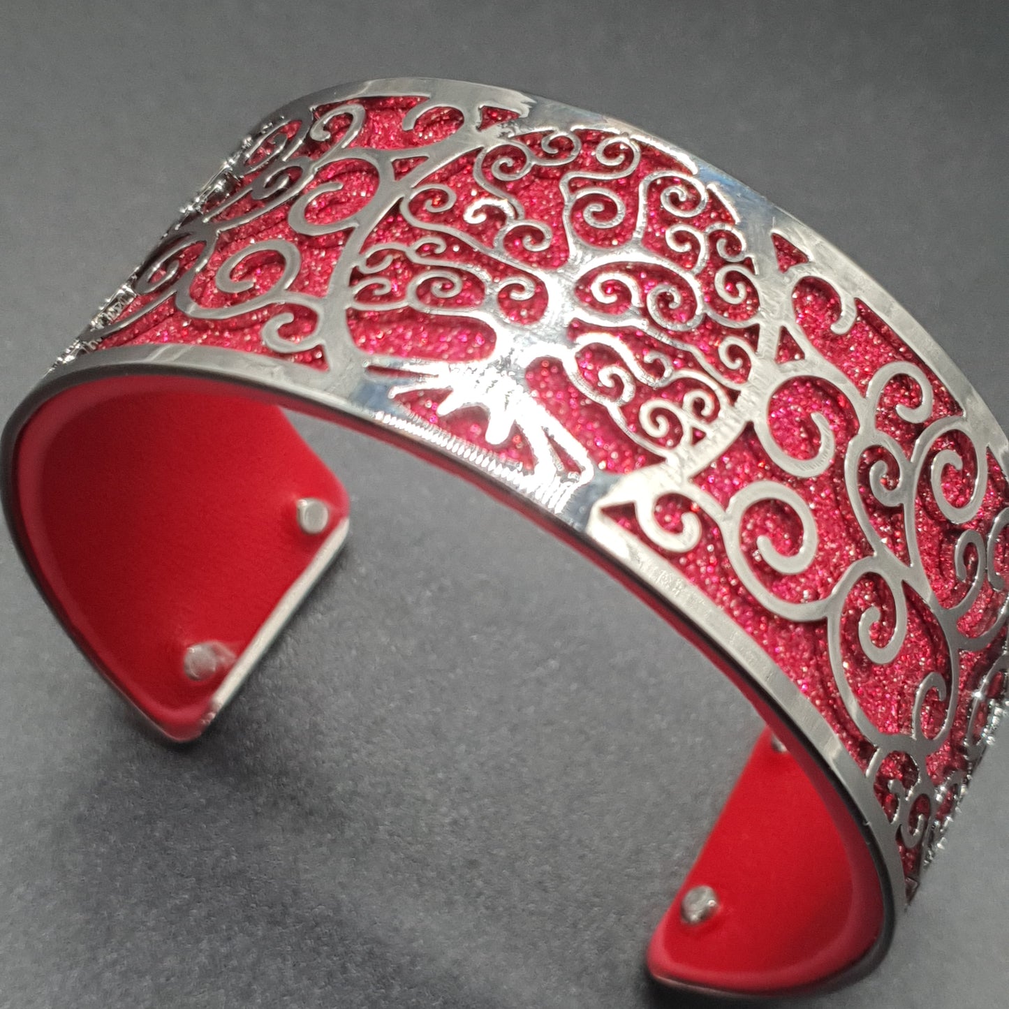 Bracelet manchette argenté arbre de vie en simili cuir coloré – acier inoxydable