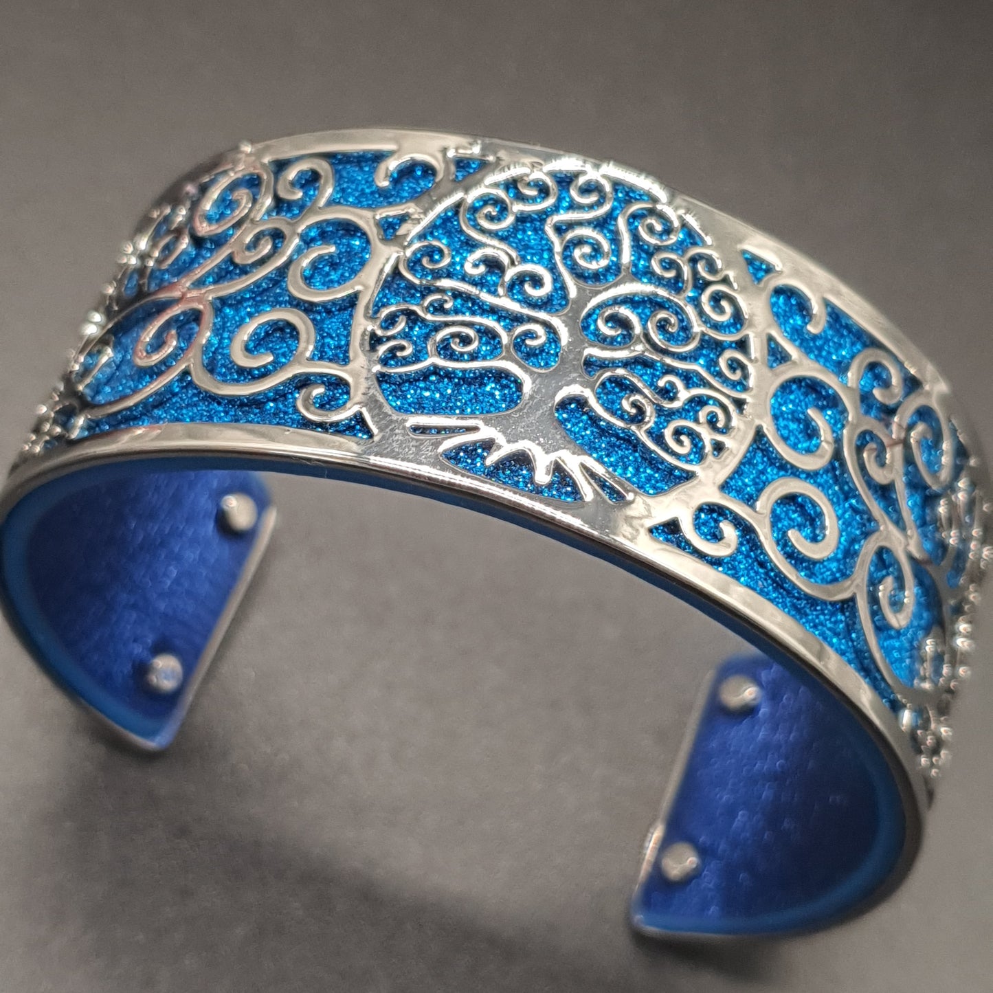 Bracelet manchette argenté arbre de vie en simili cuir coloré – acier inoxydable