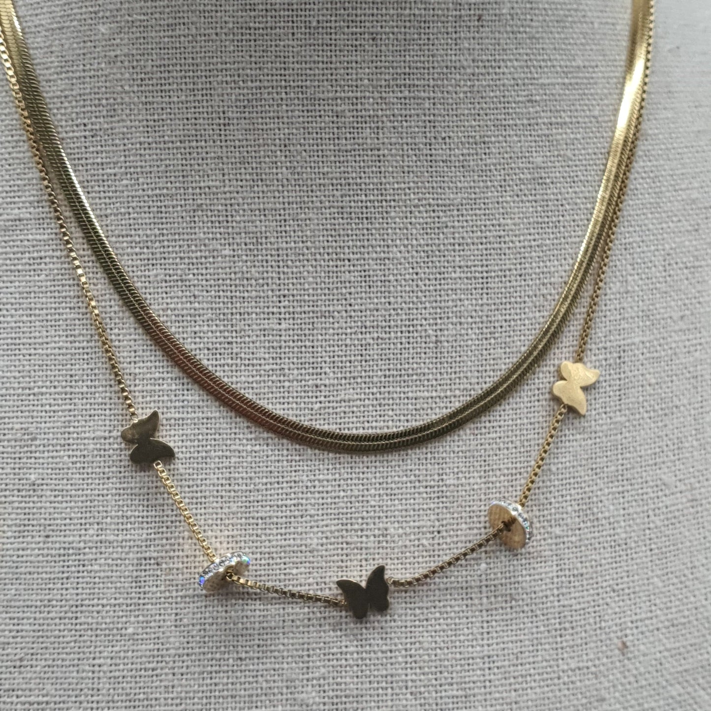 Collier double chaîne acier inoxydable doré maille miroir vénitienne papillons dorés rondelles fines strass