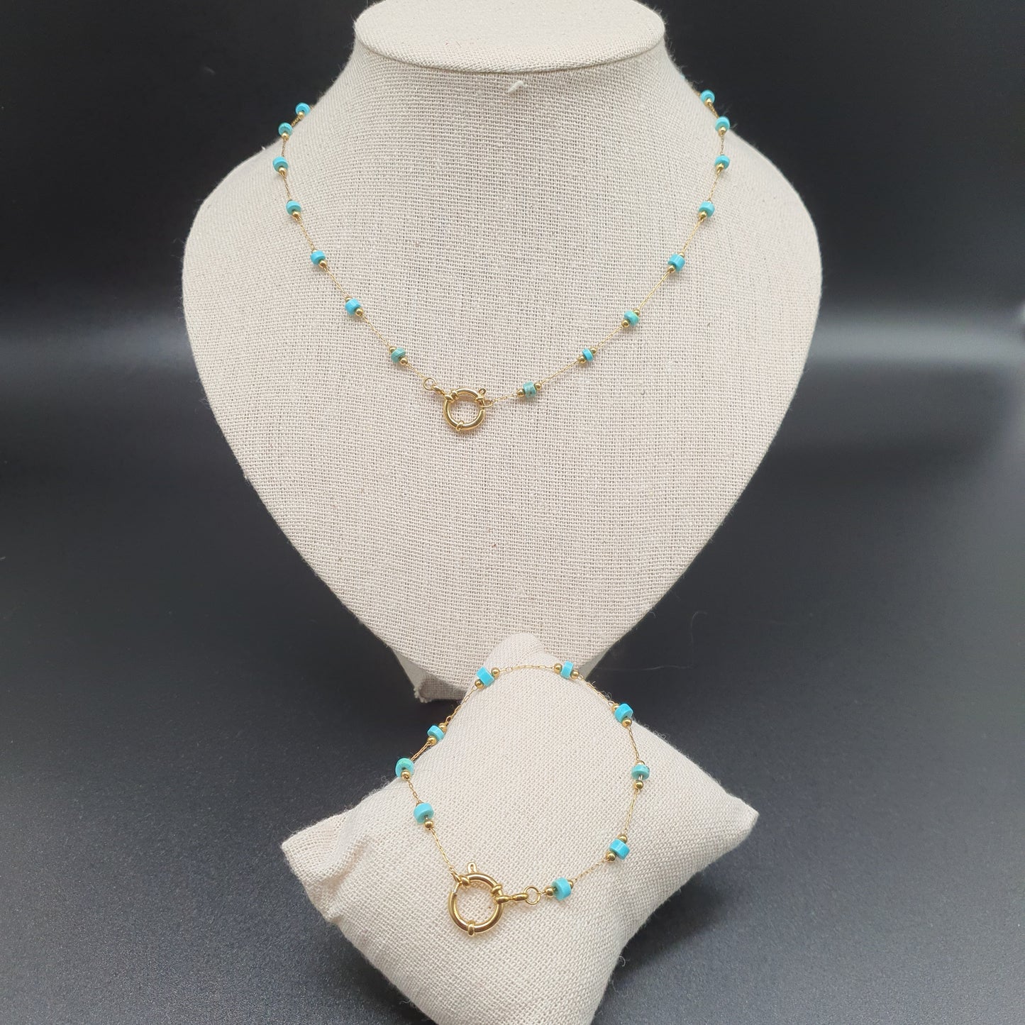 Collier acier inoxydable doré chaîne maille figaro rondelles Heishi pierre naturelle billes métal doré fermoir ressort pendentif Lilas de Seine