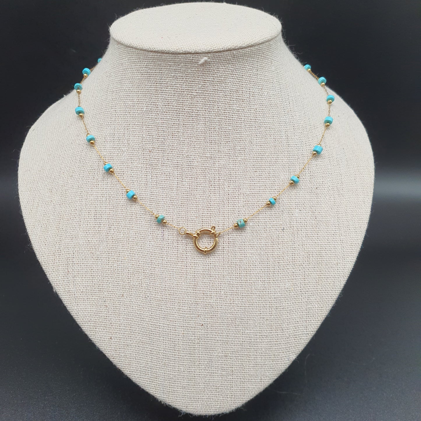 Collier acier inoxydable doré chaîne maille figaro rondelles Heishi pierre naturelle billes métal doré fermoir ressort pendentif Lilas de Seine