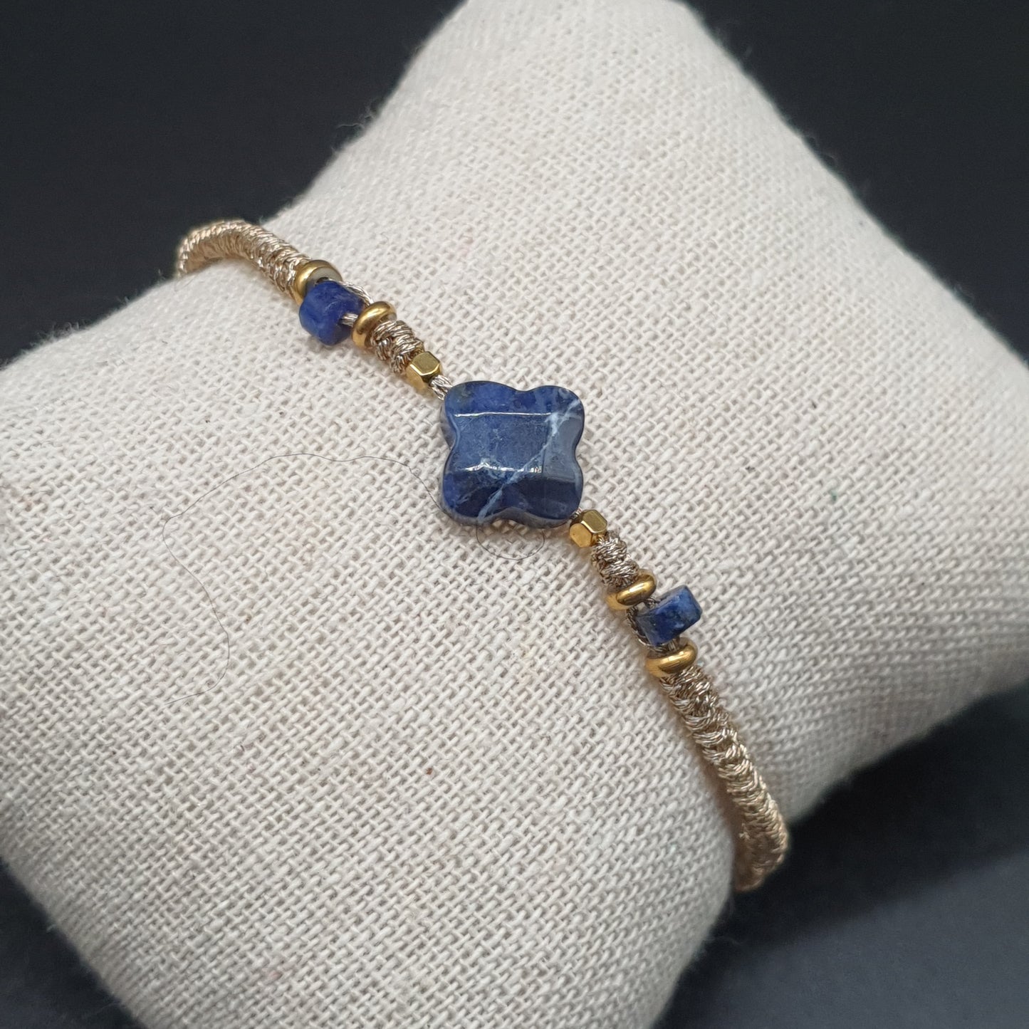 Bracelet doré acier inoxydable fils tressés perles dorées pierre naturelle