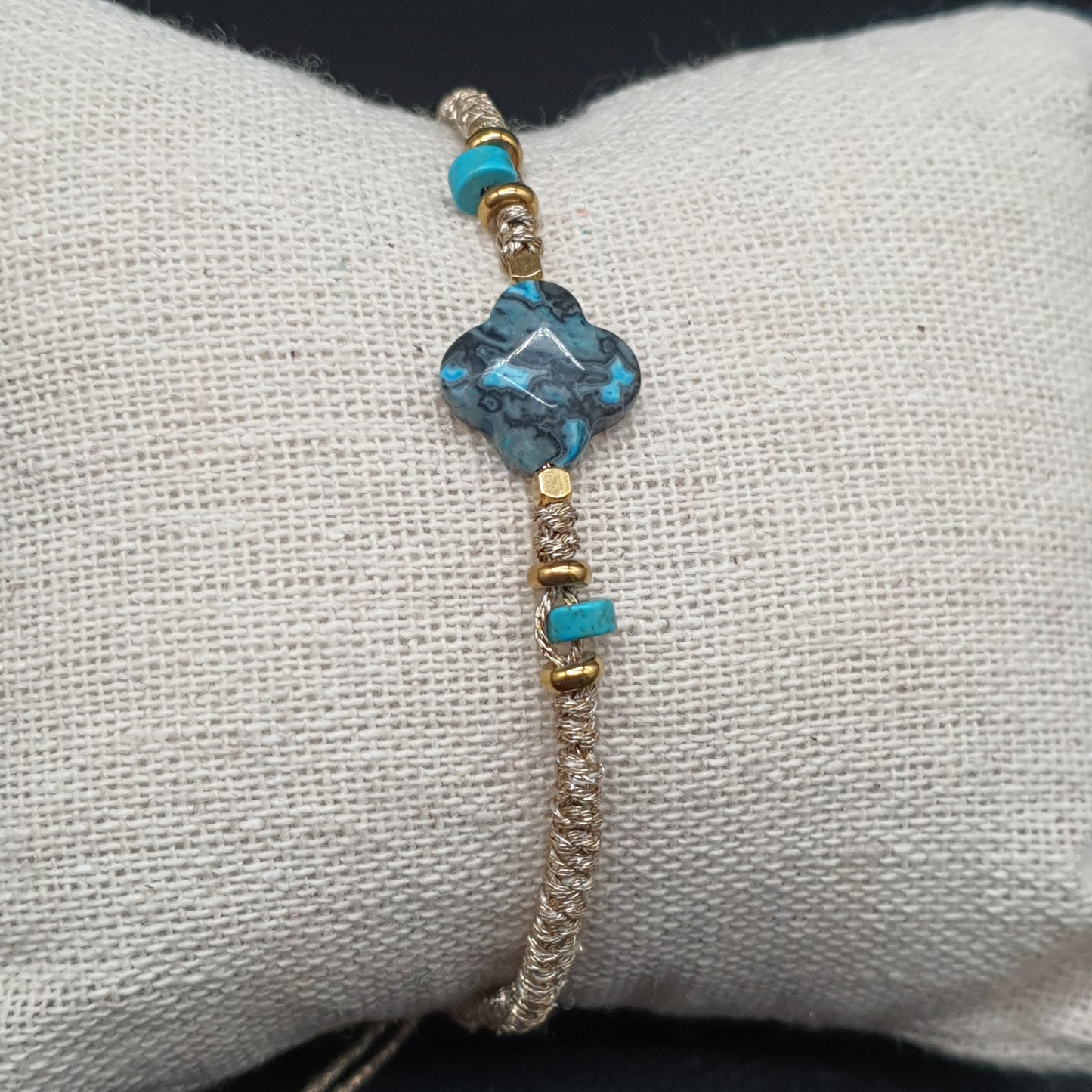 Bracelet doré acier inoxydable fils tressés perles dorées pierre naturelle