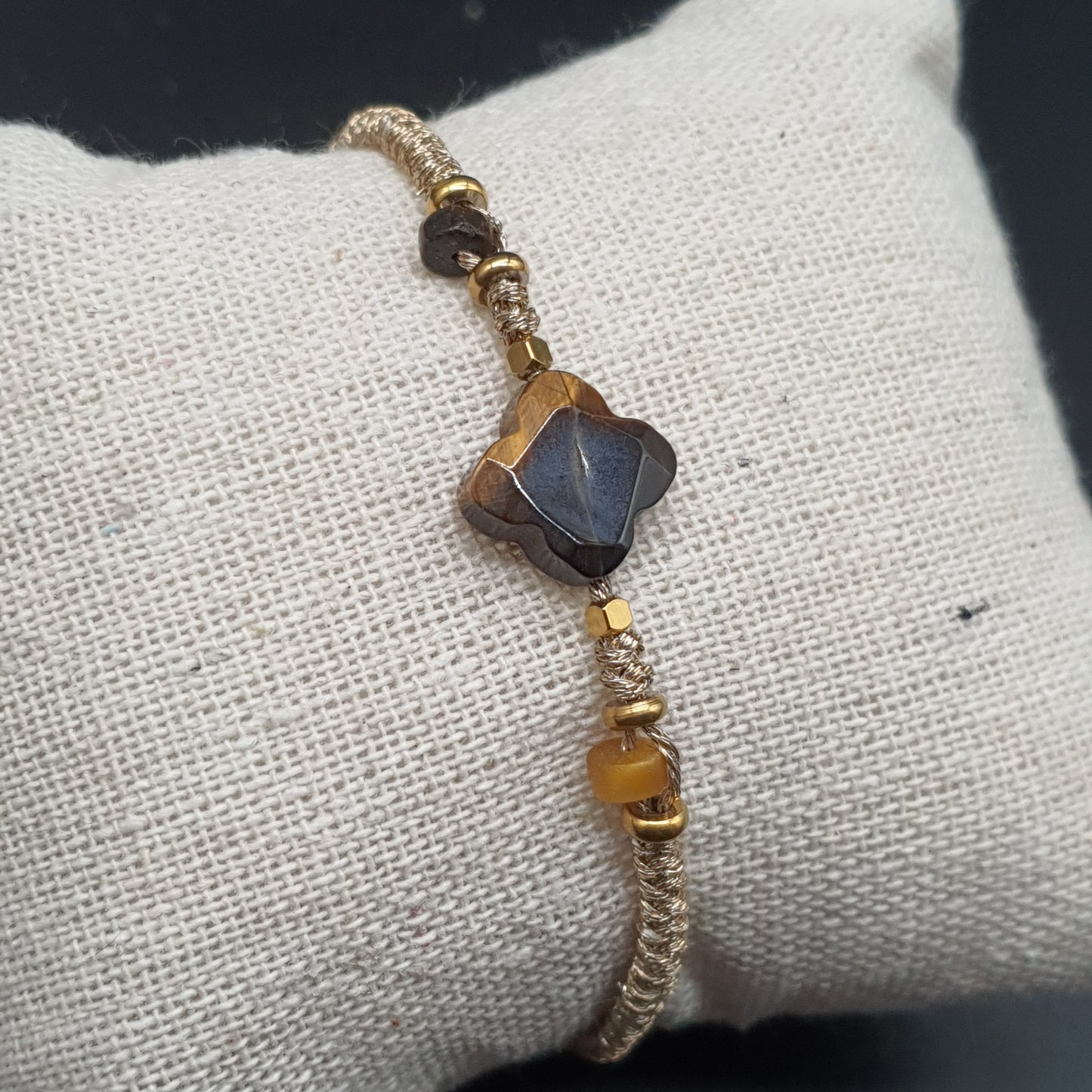 Bracelet doré acier inoxydable fils tressés perles dorées pierre naturelle