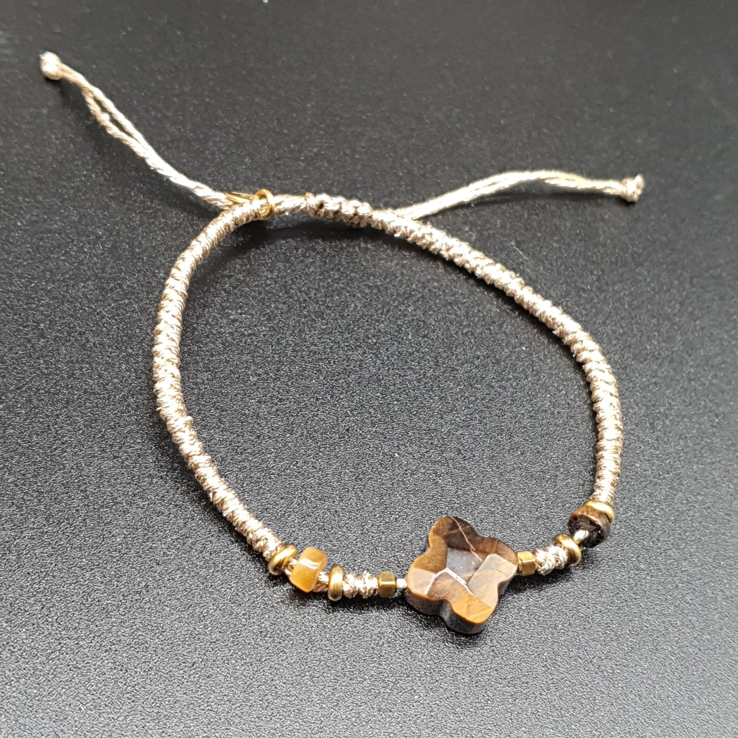 Bracelet doré acier inoxydable fils tressés perles dorées pierre naturelle
