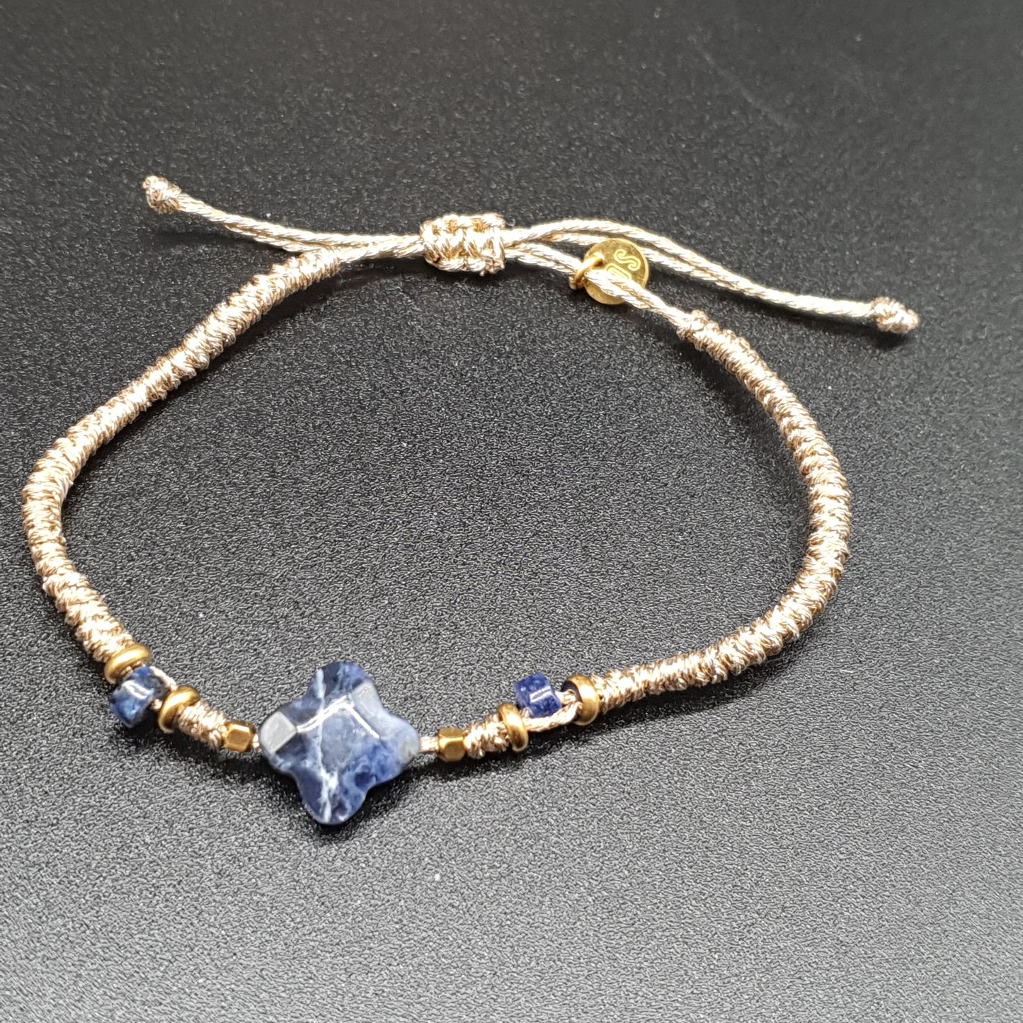 Bracelet doré acier inoxydable fils tressés perles dorées pierre naturelle
