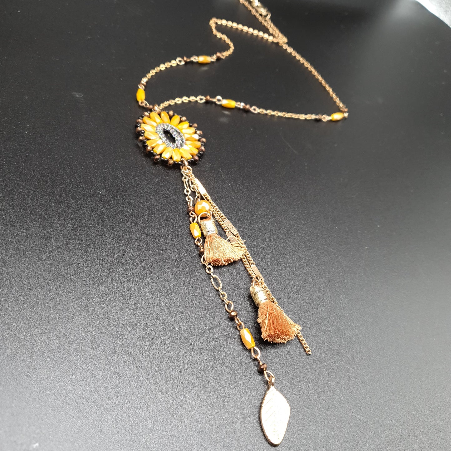 Collier sautoir gypsy doré – chaîne forçat, pampilles et pendentif ovale tissé