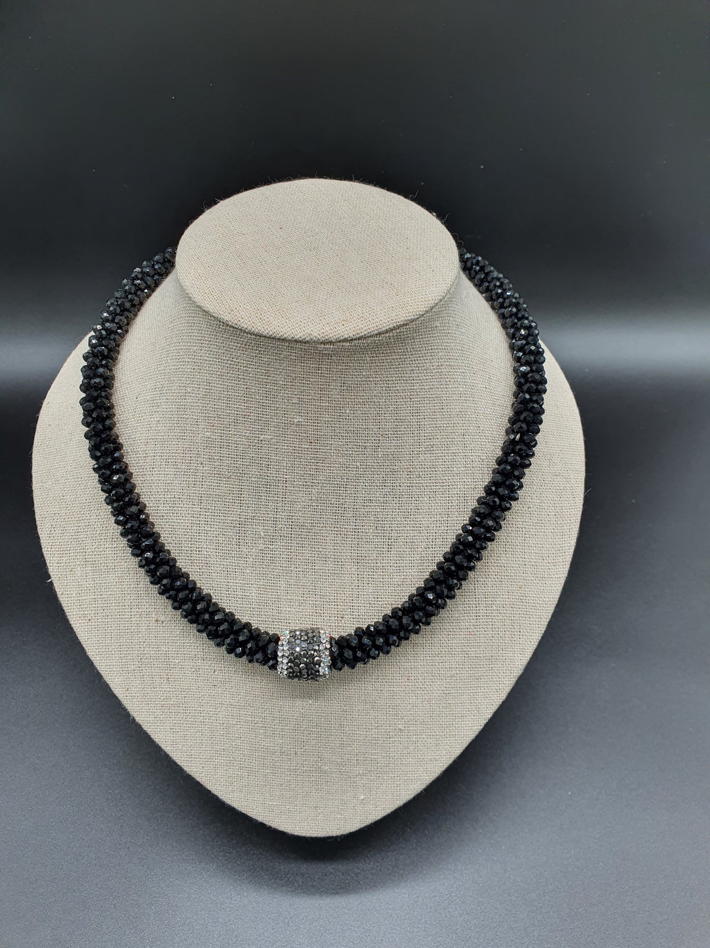 Collier aimanté perles cristal et pièce tube strass aimantée
