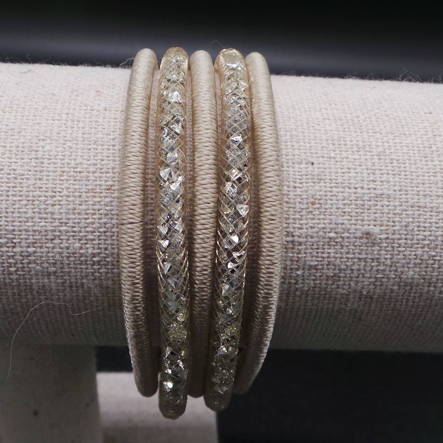 Bracelet manchette aimanté multi-brins strass fils métallisés
