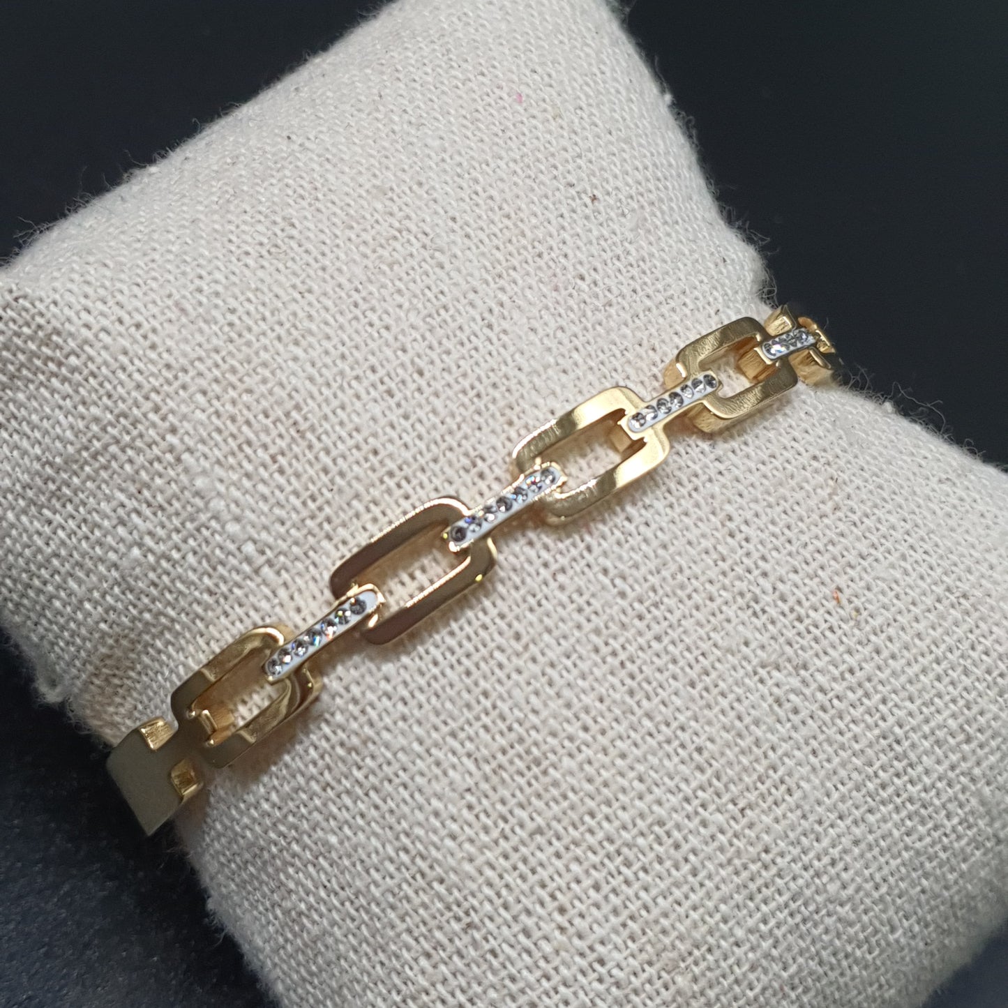 Gold-plated steel bangle bracelet – large rectangular links & brilliant rhinestones