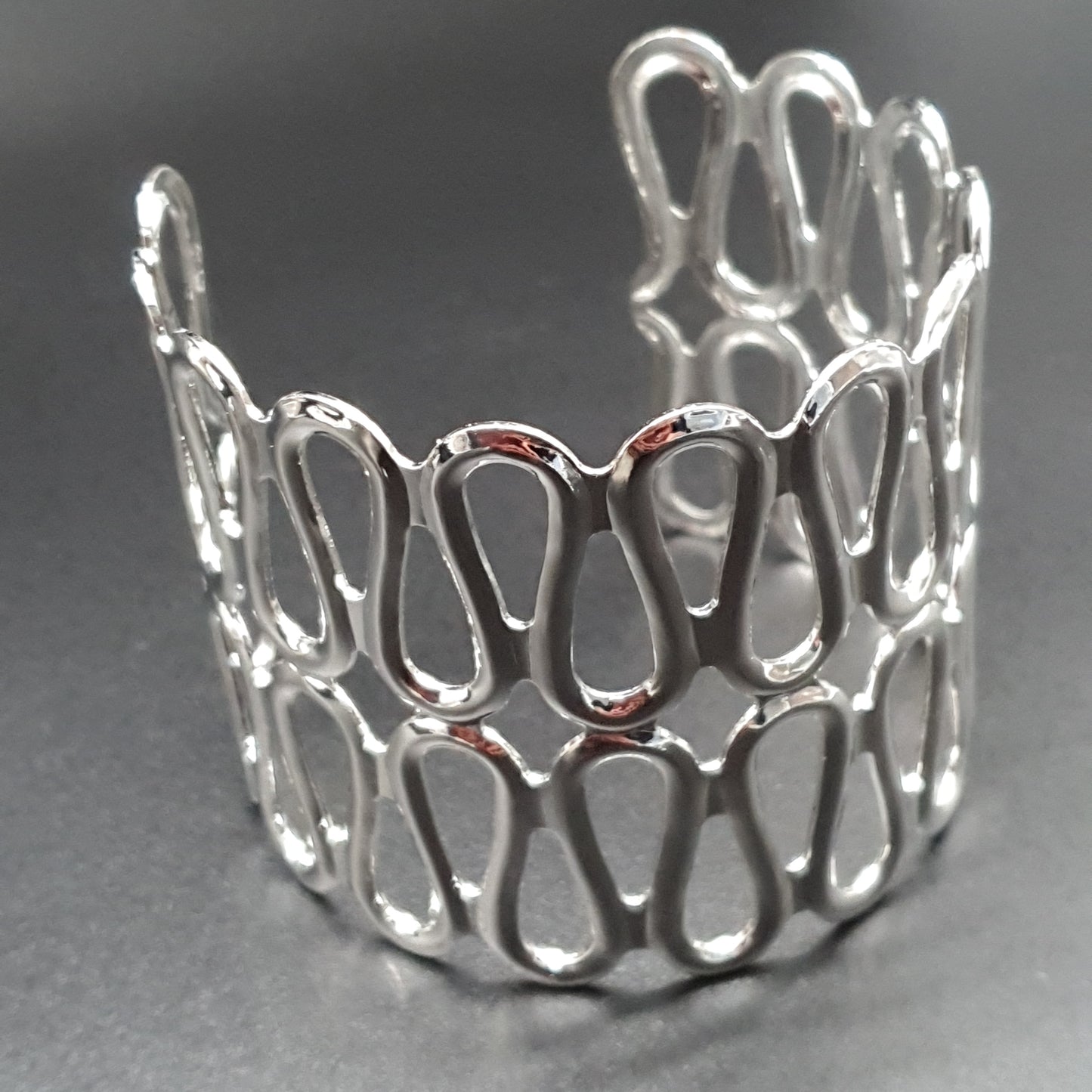 Openwork stainless steel cuff bracelet with wave pattern – gold or silver plated
