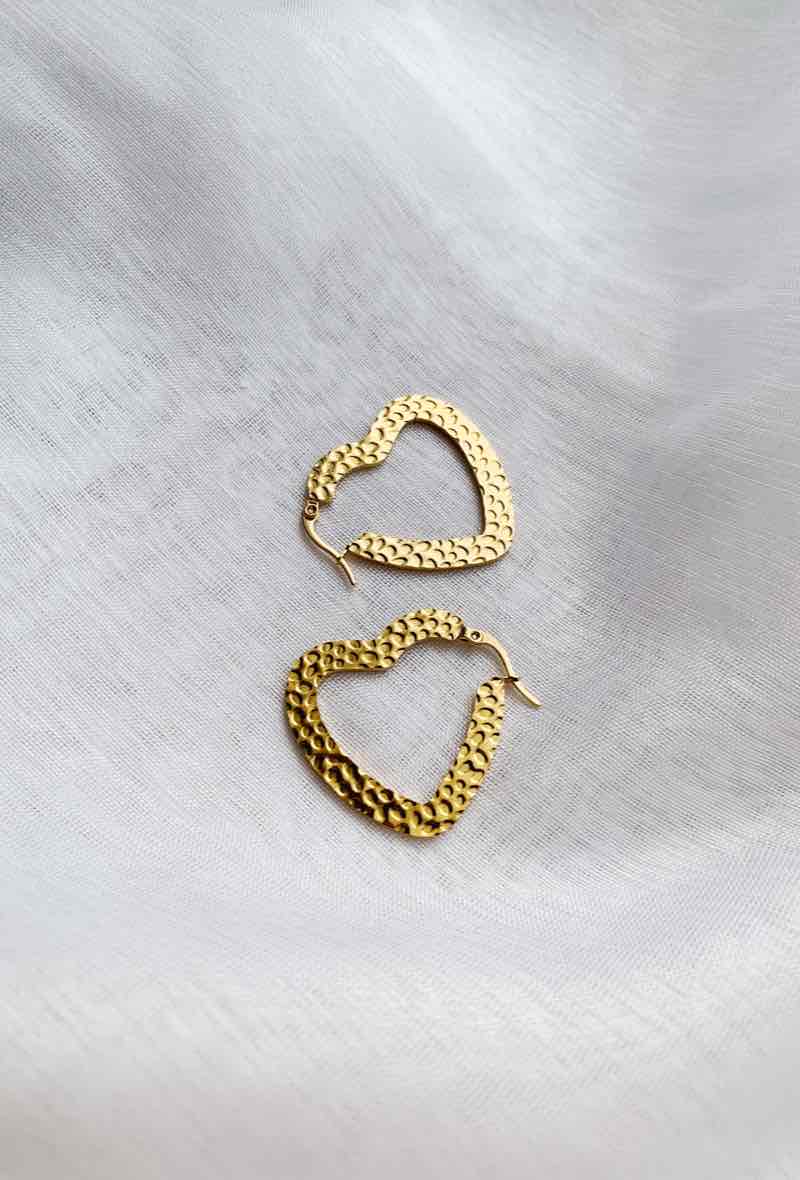 Boucles d’oreilles créoles cœur acier inoxydable doré ajouré – 35 mm