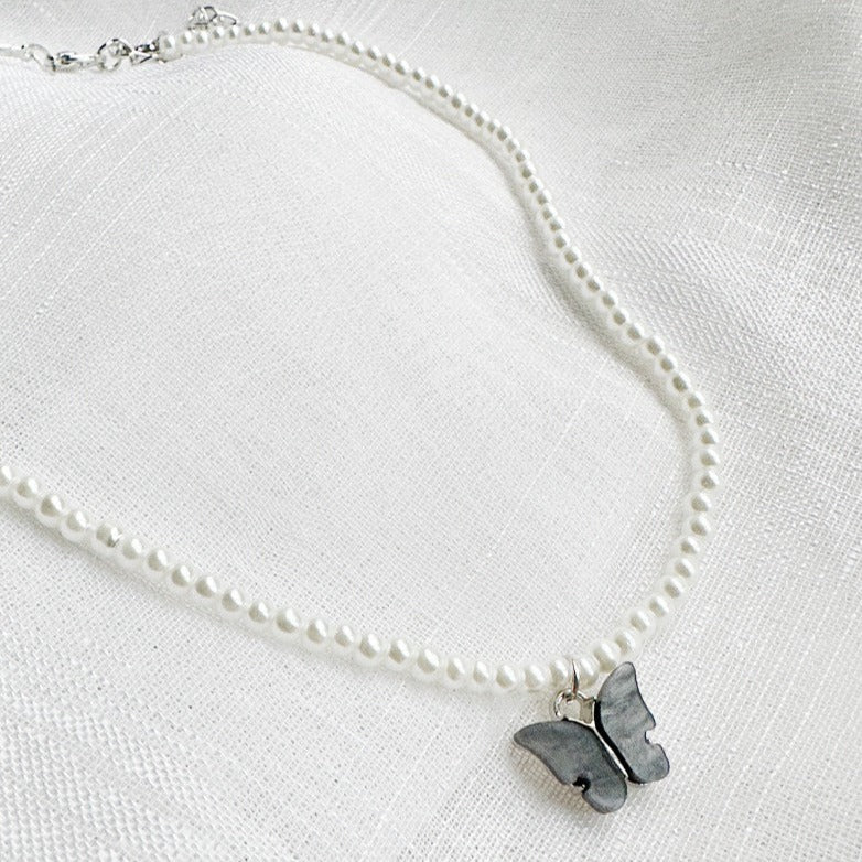 Collier perles eau douce et pendentif papillon nacre – acier inoxydable argenté