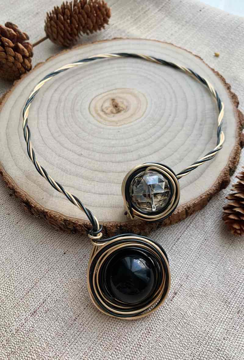 Collier modulable multi-positions – câbles torsadés & spirale métal, perle centrale