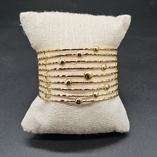 Bracelet manchette multi-rangs ouvert acier inoxydable doré brins rigides martelés perles plates acier doré