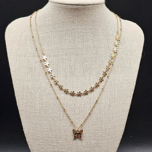 Collier sautoir double rang acier inoxydable doré chaîne fantaisie fleurs maille forçat incrustée billes dorées pendentif forme papillon texturé.