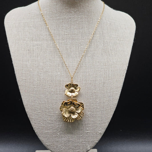 Collier acier inoxydable doré fine chaîne maille forçat pendentif double deux fleurs taille différente acier doré pétales texturées relief