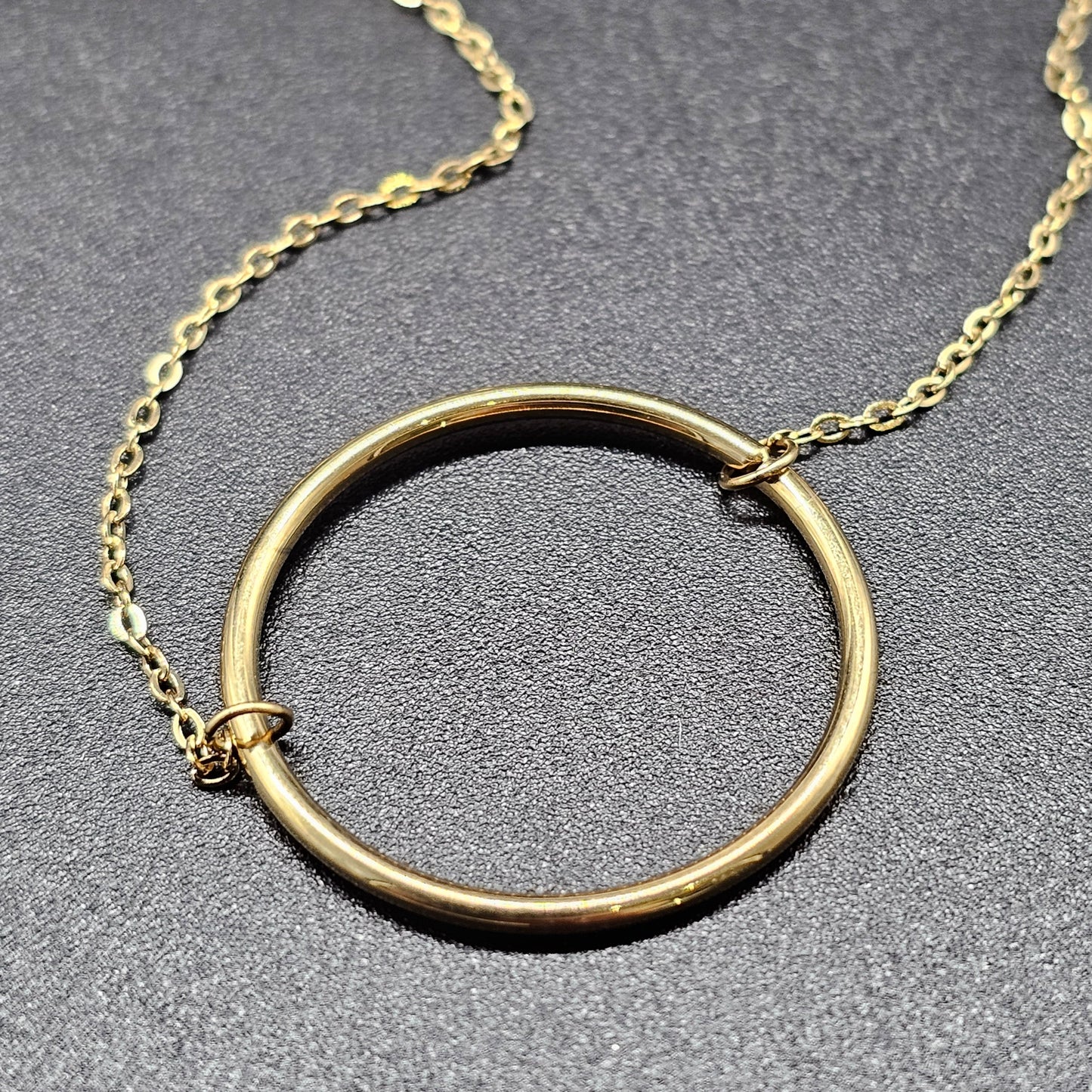 Collier doré acier inoxydable – Pendentif anneau minimaliste chic