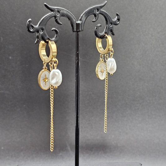 Boucles d'oreilles pendants petit anneau créole acier inoxydable doré pampille nacrée incrustée étoile polaire éclat pierre nacrée chaînette