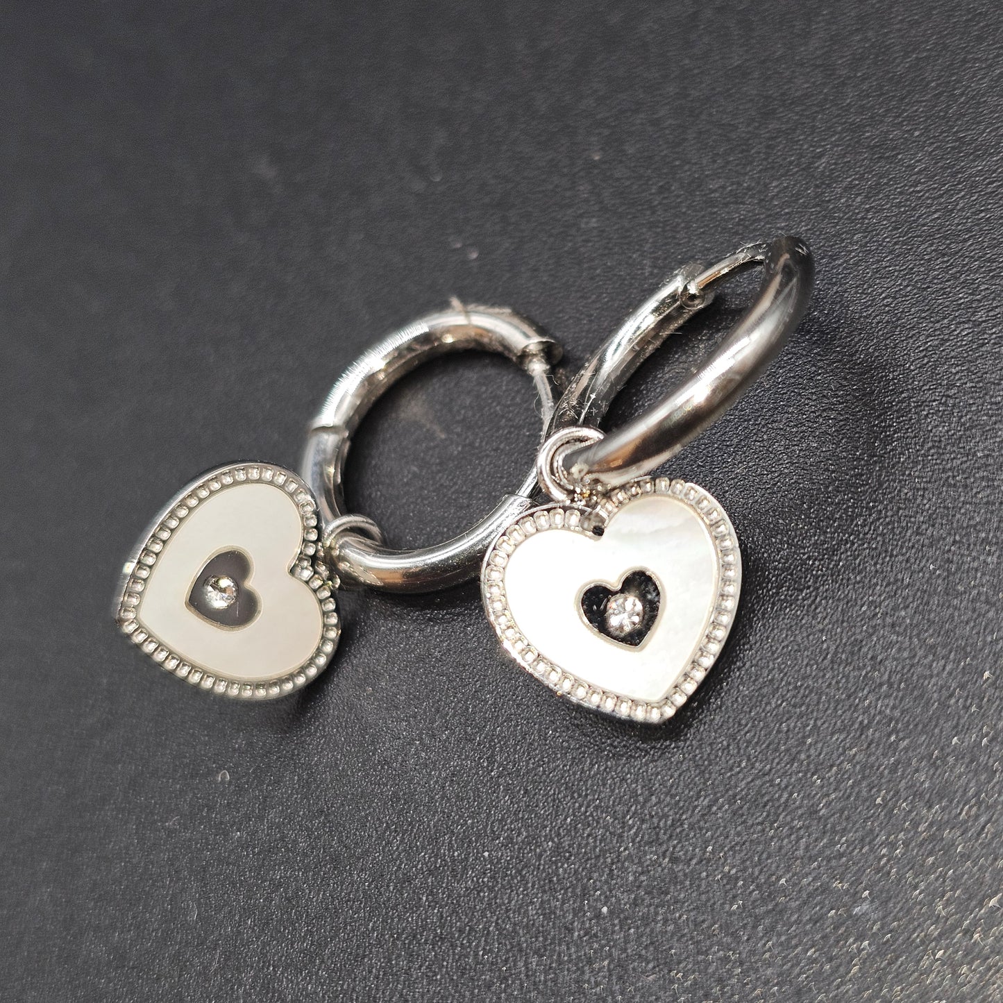 Boucles d’Oreilles Cœur Argenté – Acier Inoxydable