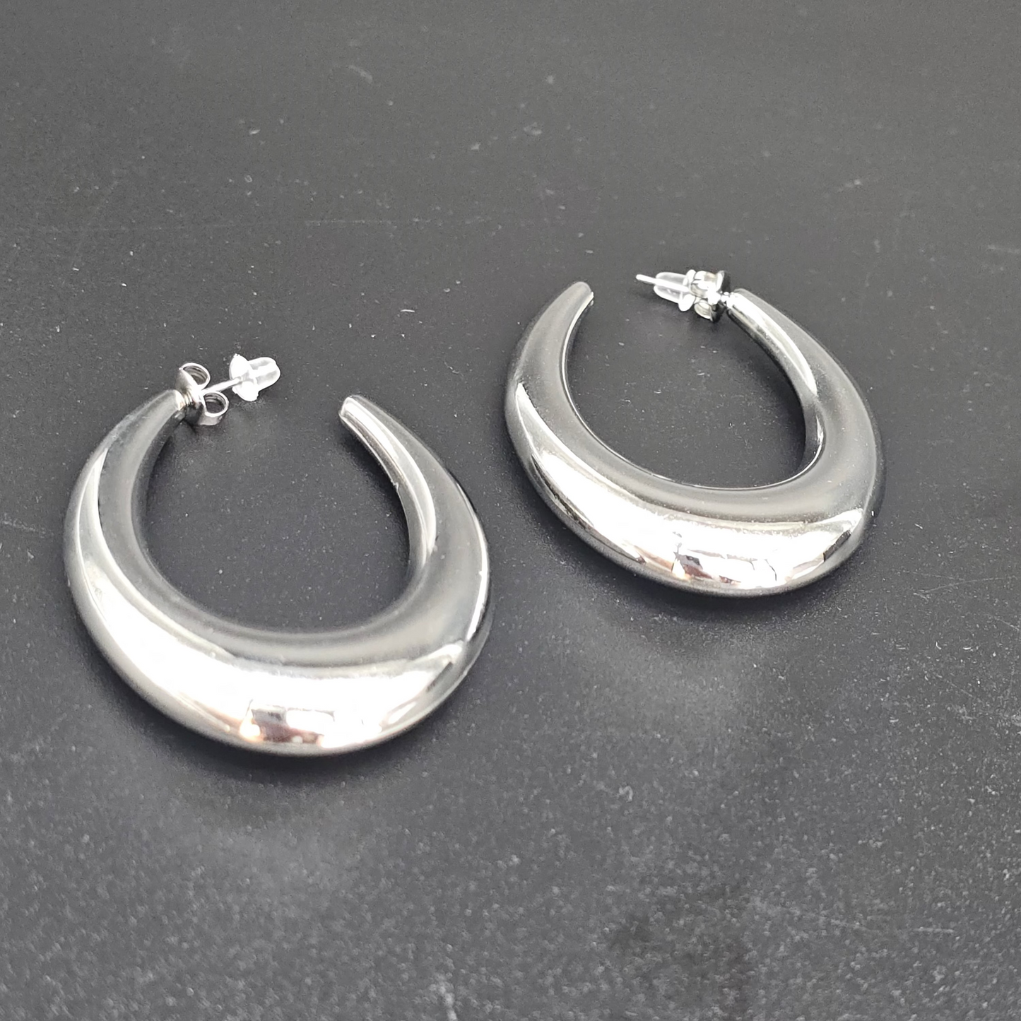 Boucles d’oreilles ovales argentées grand format – acier inoxydable