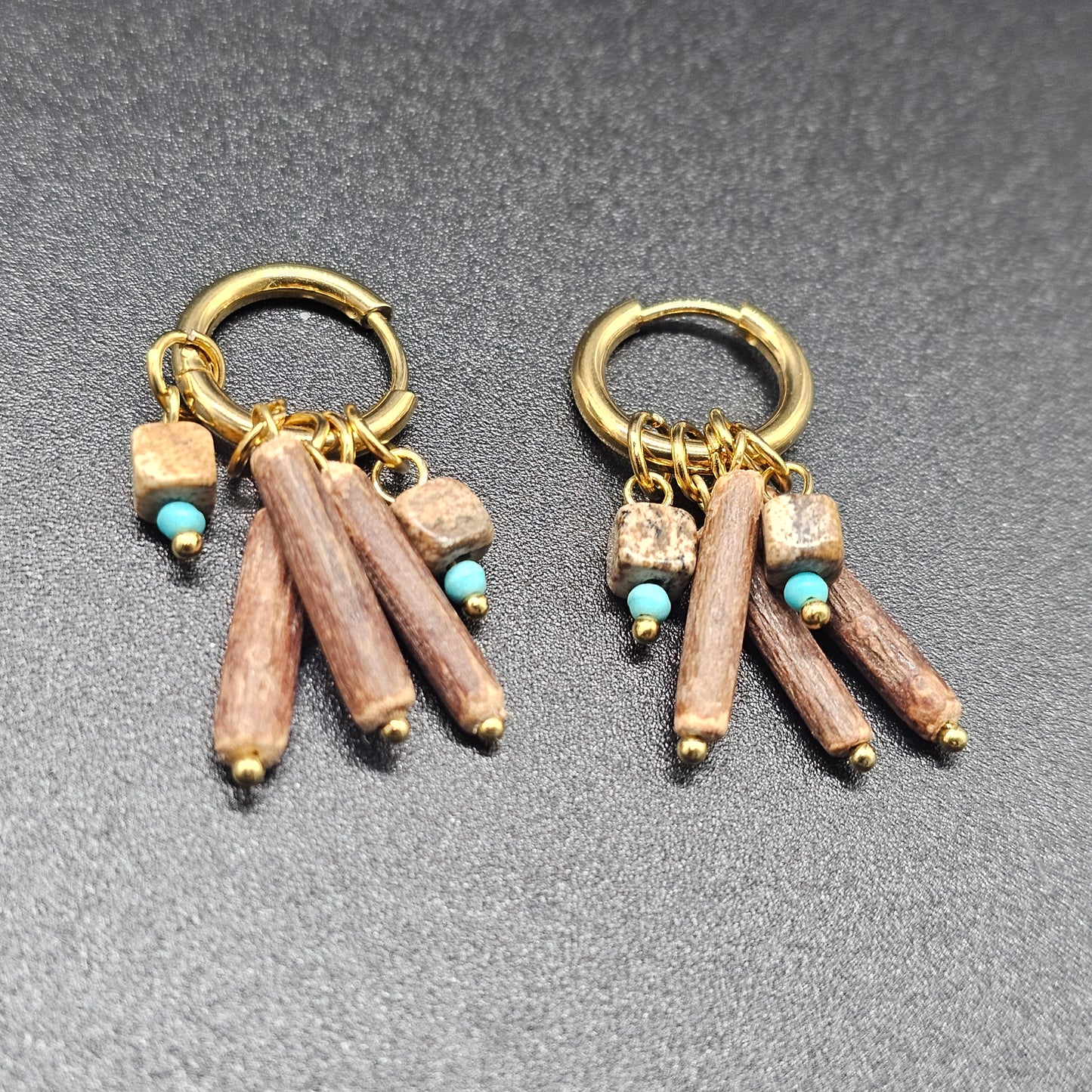 Boucles d'oreilles créoles mini avec pampilles bois et perles