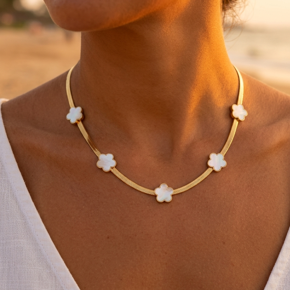 Stainless steel gold-plated mirror link necklace with gold-plated flowers, mother-of-pearl or black
