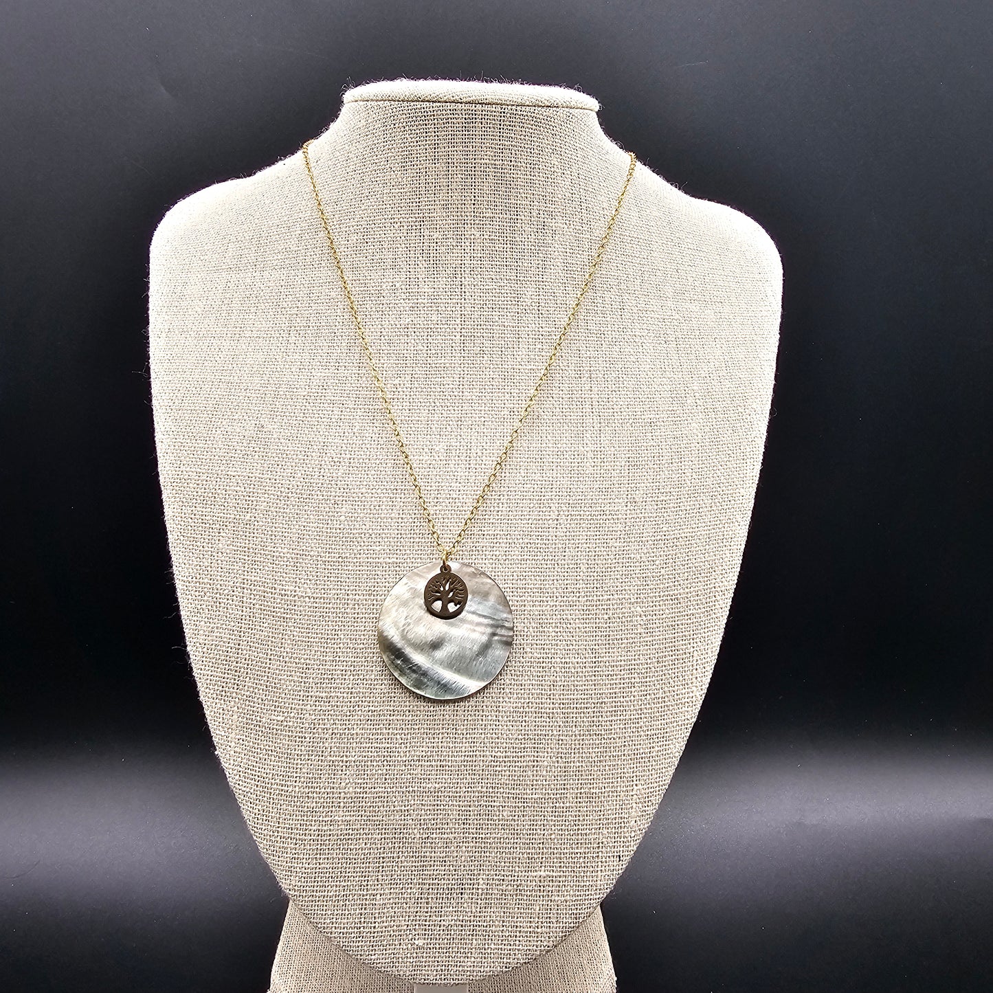 Gold-plated stainless steel necklace – Mother-of-pearl & tree of life pendant, chic and symbolic
