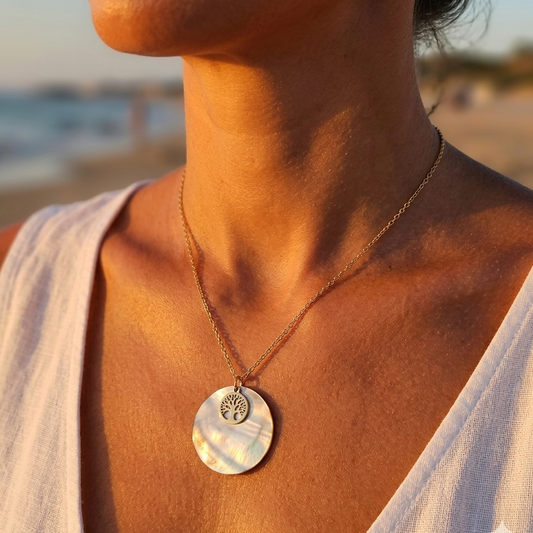 Gold-plated stainless steel necklace – Mother-of-pearl & tree of life pendant, chic and symbolic