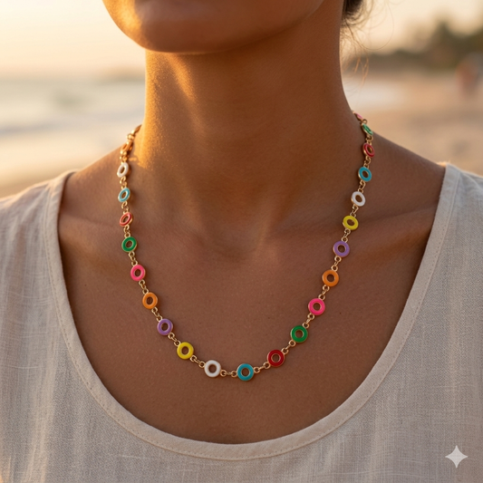 Collier “Good Vibes” doré – Pastilles émaillées multicolores, acier inoxydable