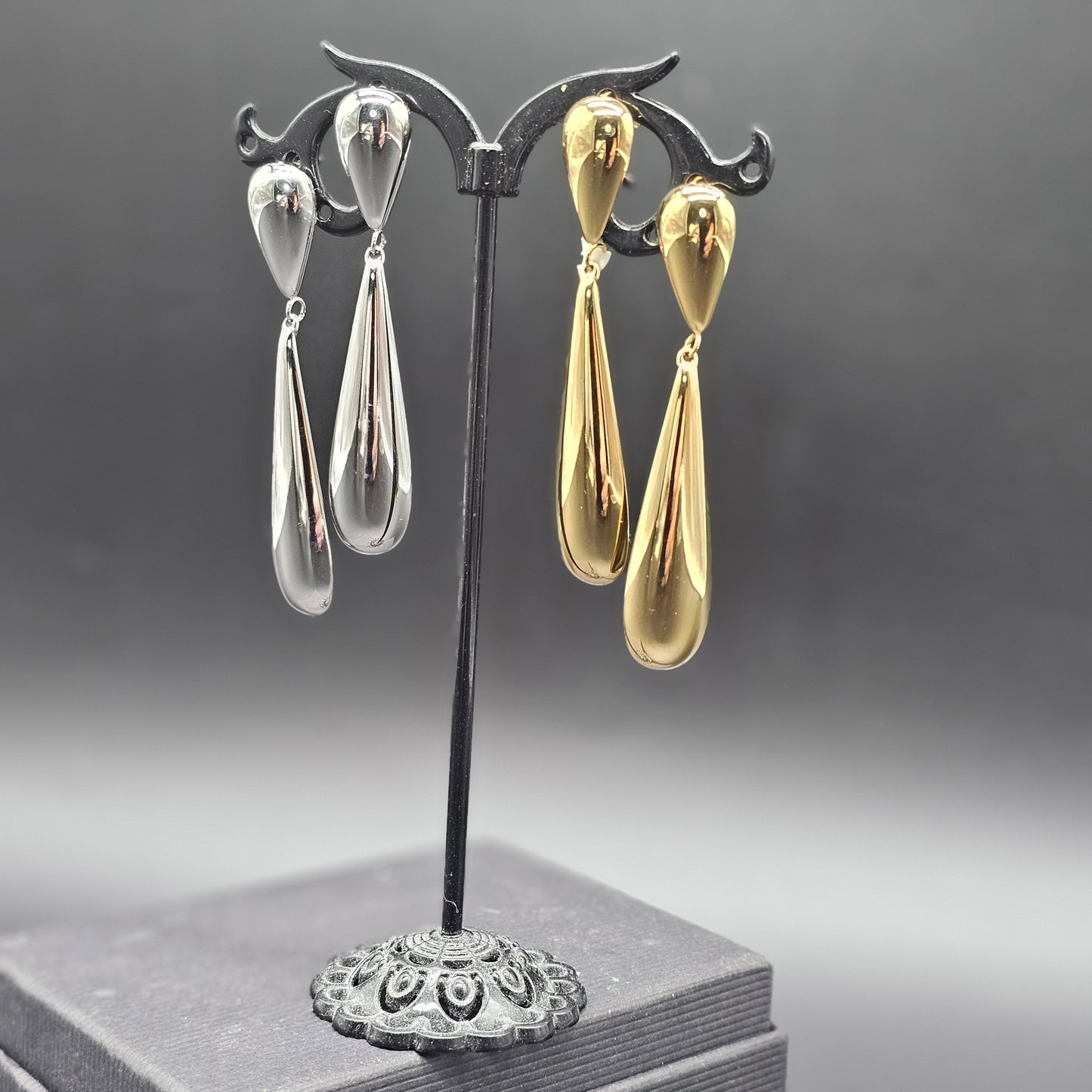 Boucles d’oreilles argent et doré en forme de goutte – Bijoux Nice