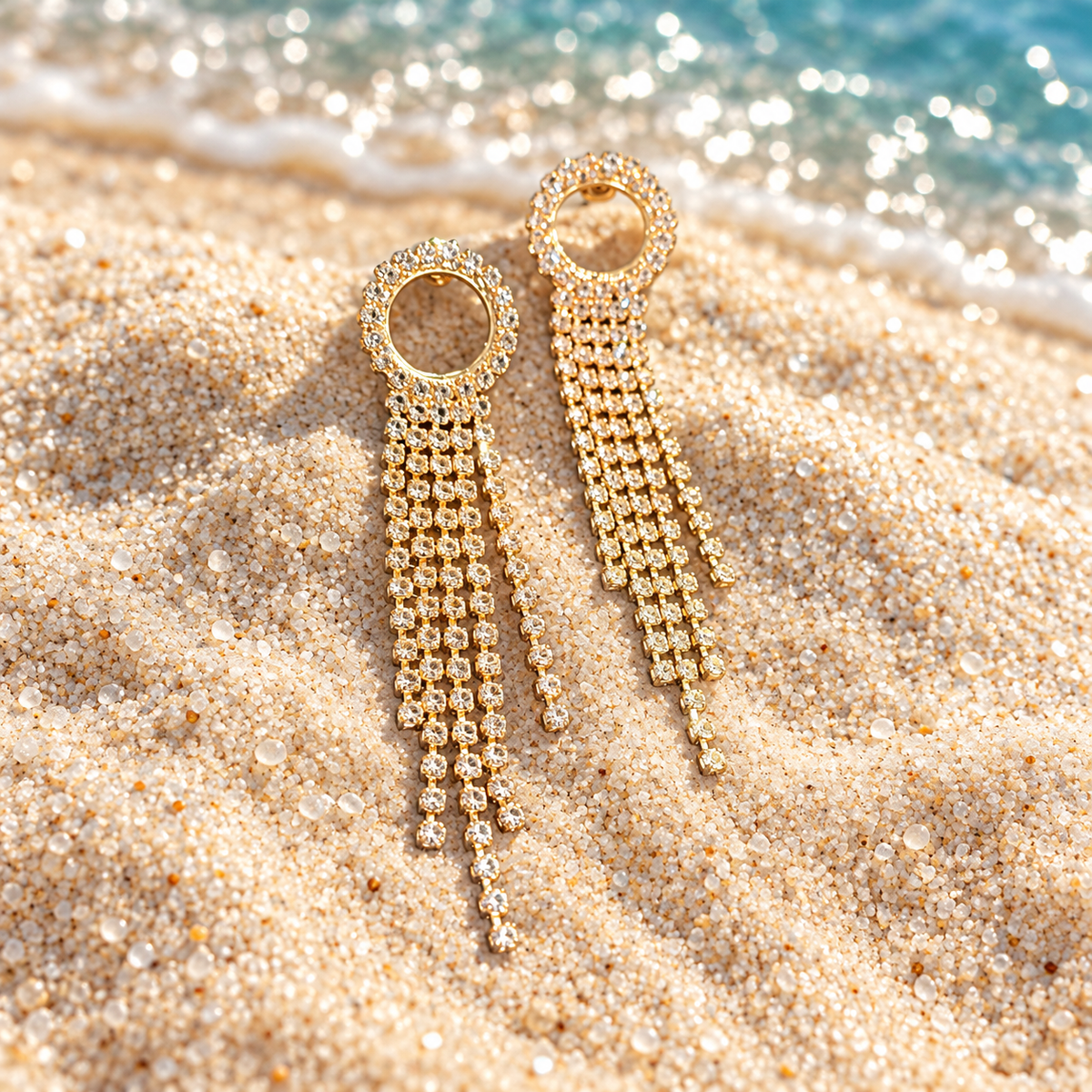 Boucles d’oreilles pendantes dorées – Cascade de strass