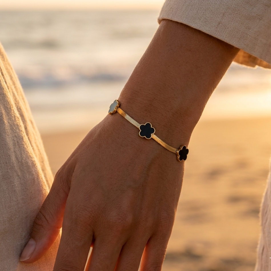 Stainless steel bracelet with gilded mirror chain and metal flowers set with mother-of-pearl